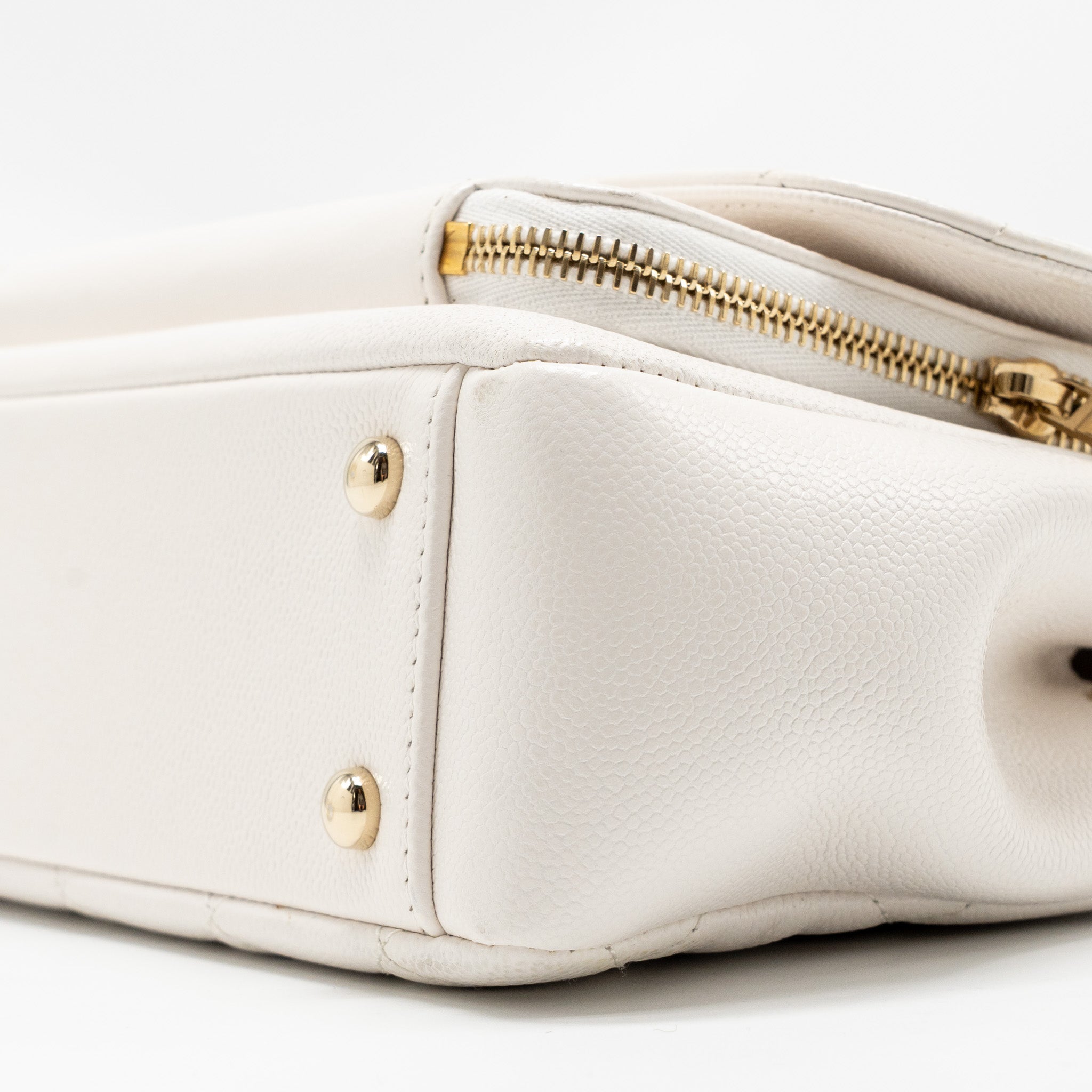 CHANEL MEDIUM BUSINESS AFFINITY CAVIAR WHITE LGHW