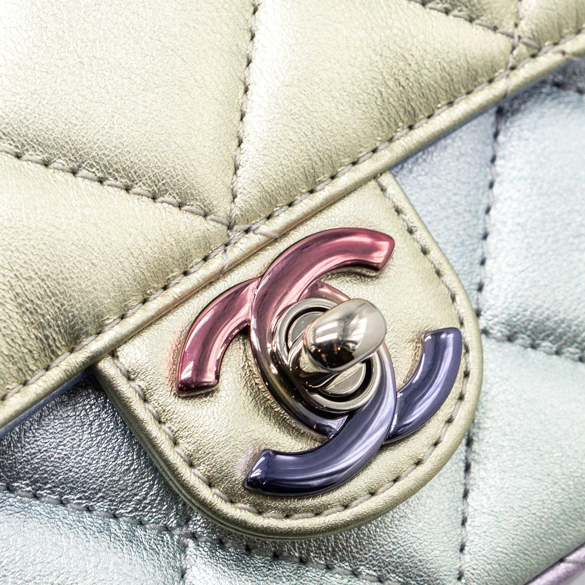 CHANEL CLUTCH CALFSKIN IRIDESCENT MULTICOLOUR WITH MULTICOLOUR AND SILVER HARDWARE (MICROCHIP)