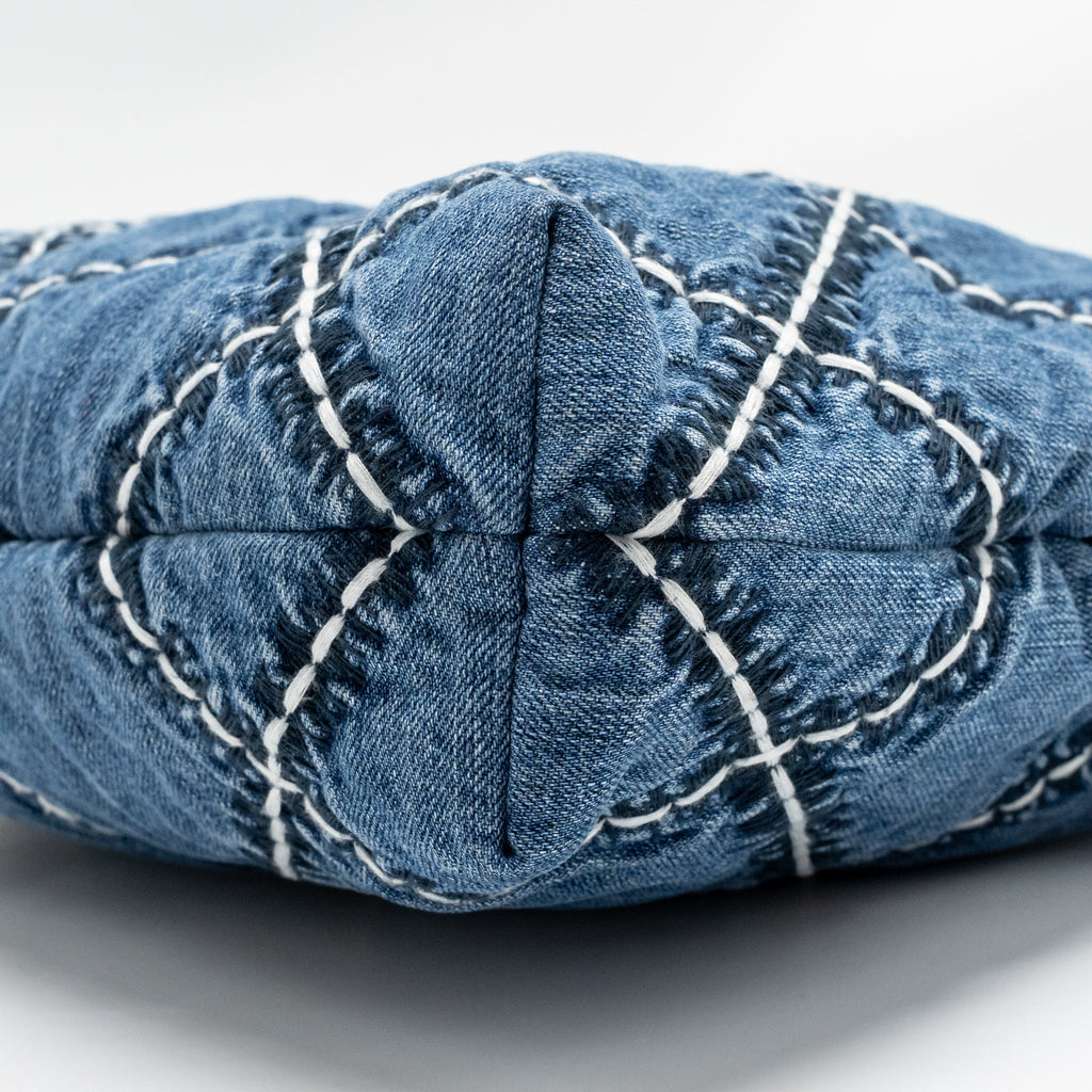 CHANEL SMALL 22 BAG DENIM BLUE WITH WHITE STITCHING SHW (MICROCHIP)