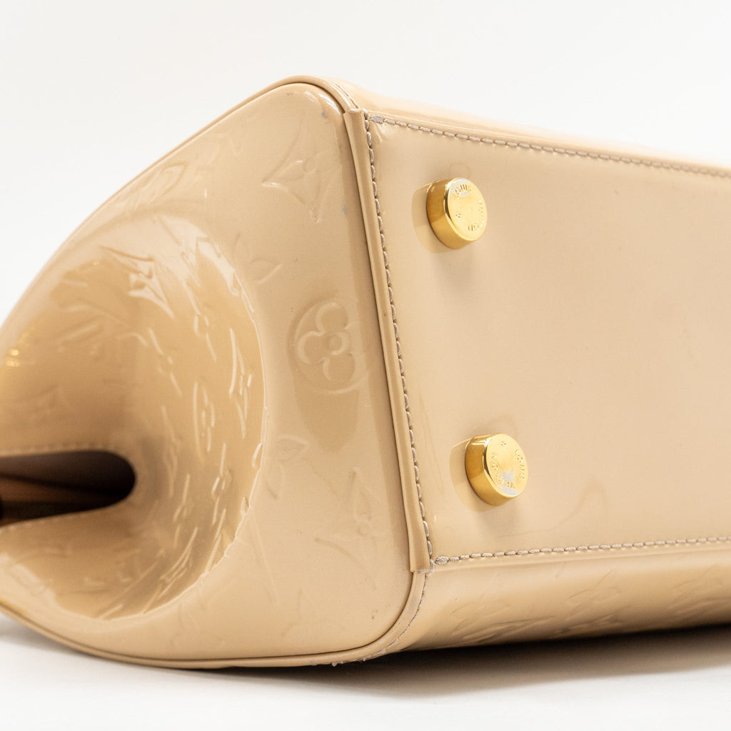 LOUIS VUITTON VERNIS BREA MM PATENT MONOGRAM BEIGE GHW