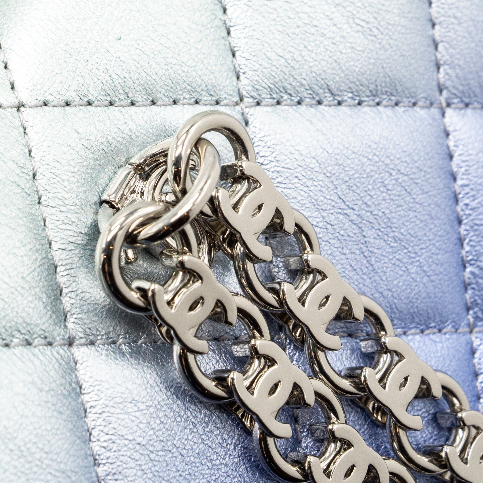 CHANEL CLUTCH CALFSKIN IRIDESCENT MULTICOLOUR WITH MULTICOLOUR AND SILVER HARDWARE (MICROCHIP)