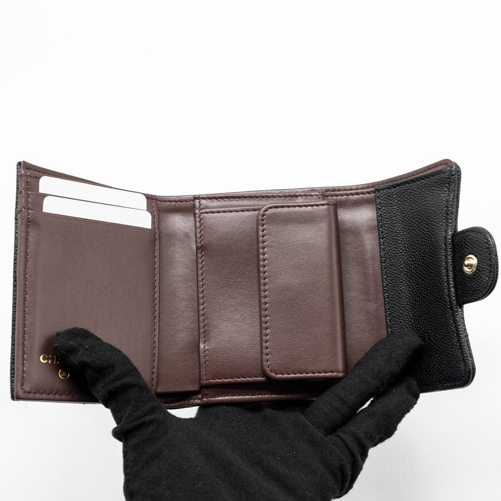 CHANEL CLASSIC COMPACT WALLET CAVIAR BLACK LGHW (MICROCHIP)