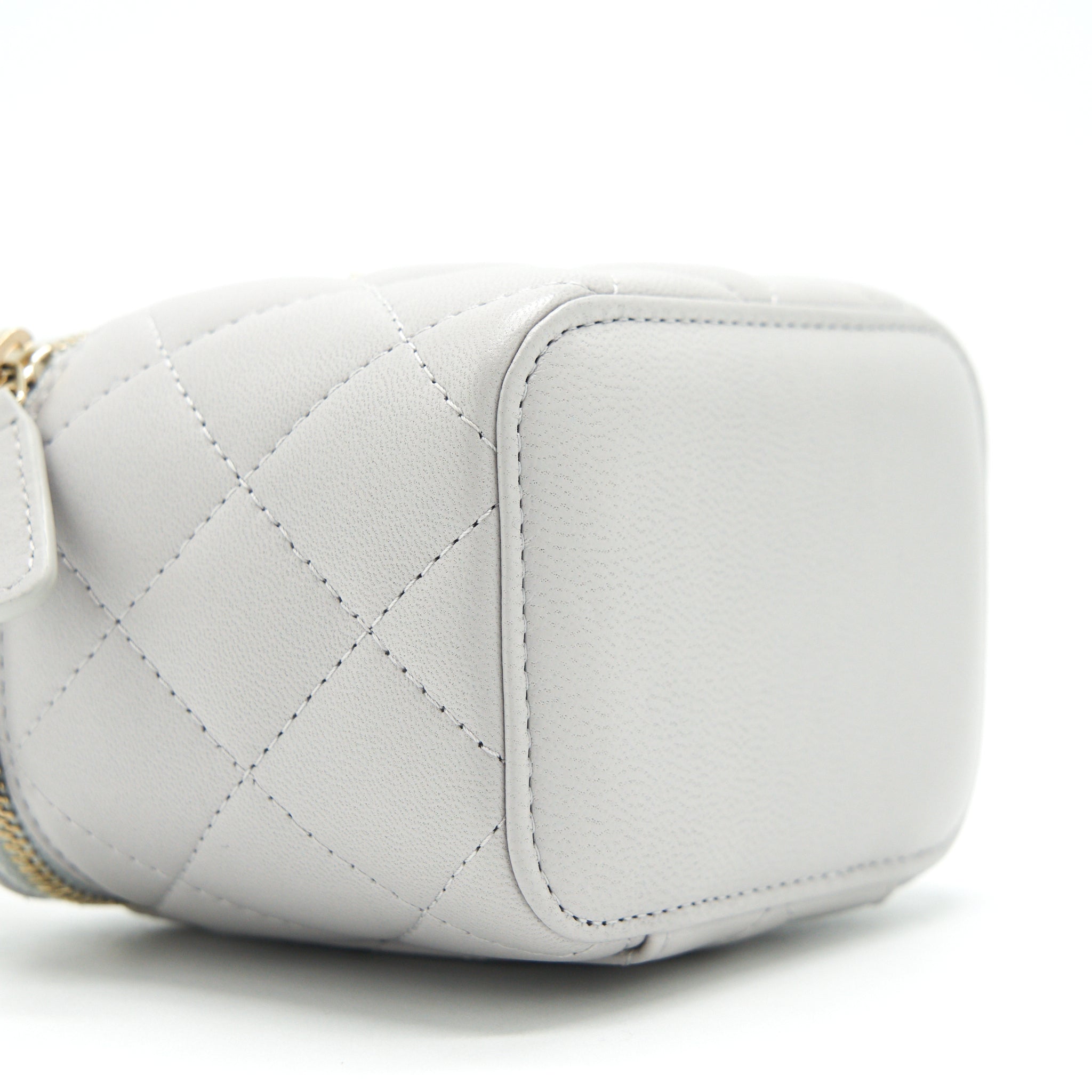 CHANEL 21A SMALL HANDLE VANITY WITH CHAIN GREY WITH GHW