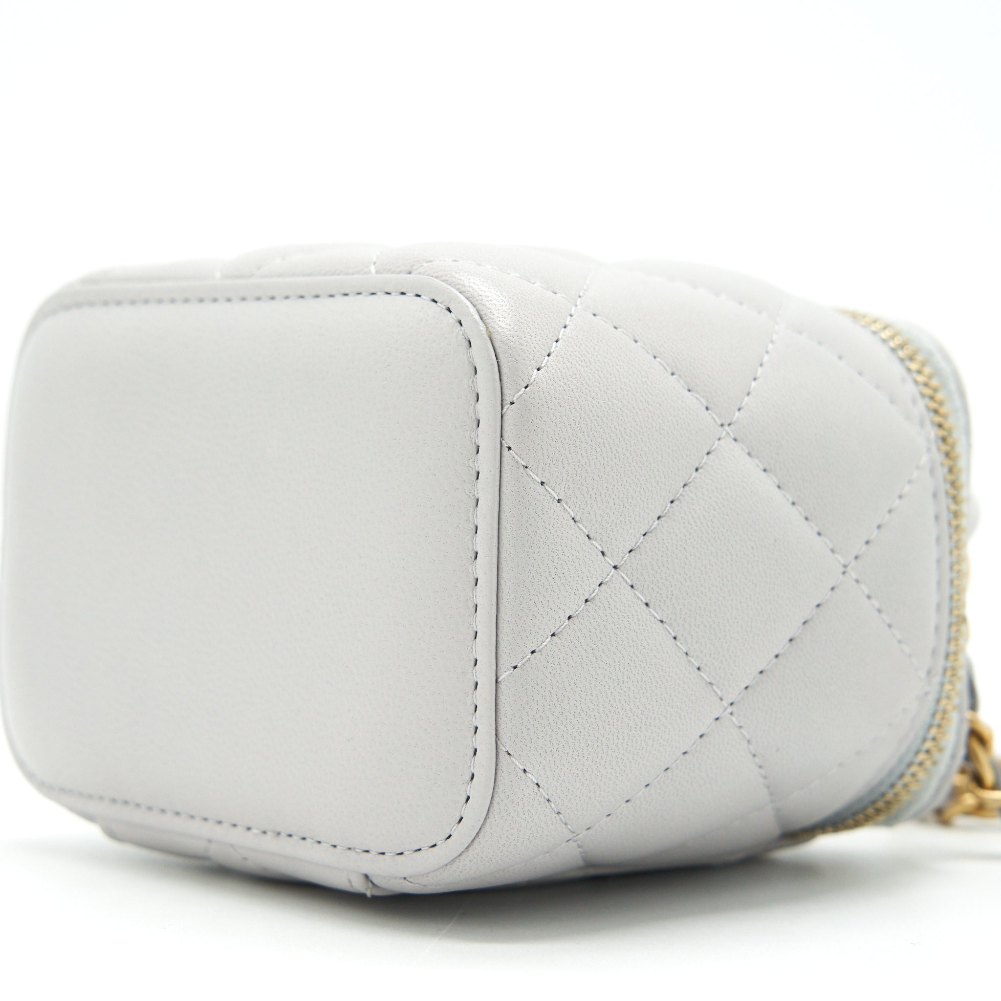 CHANEL 21A SMALL HANDLE VANITY WITH CHAIN GREY WITH GHW