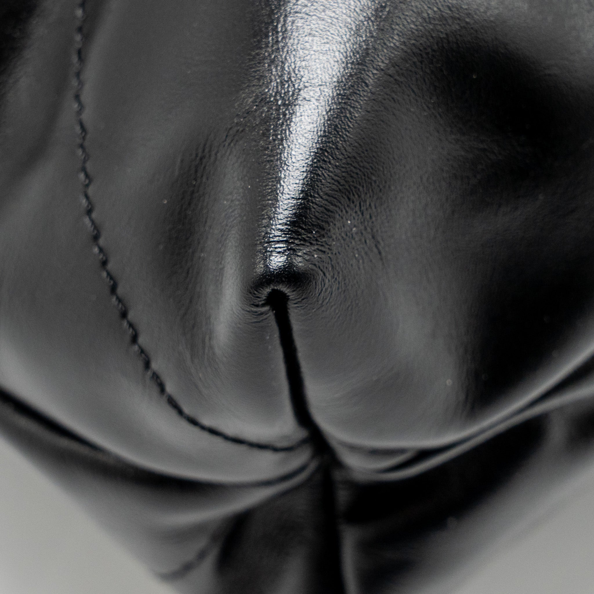 CHANEL MEDIUM 22 BAG SHINY CALFSKIN BLACK GHW (MICROCHIP)