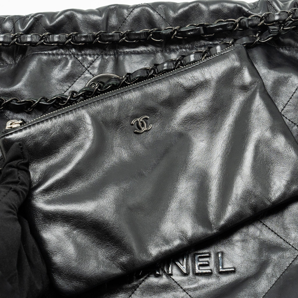 CHANEL MEDIUM 22 BAG CALFSKIN SO BLACK (MICROCHIP)