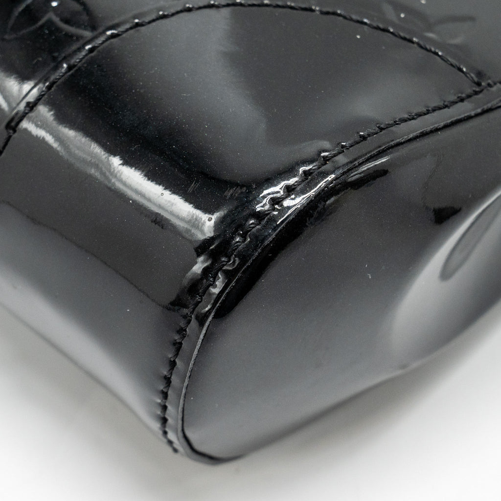 LOUIS VUITTON VERNIS SANTA MONICA CLUTCH PATENT BLACK GHW