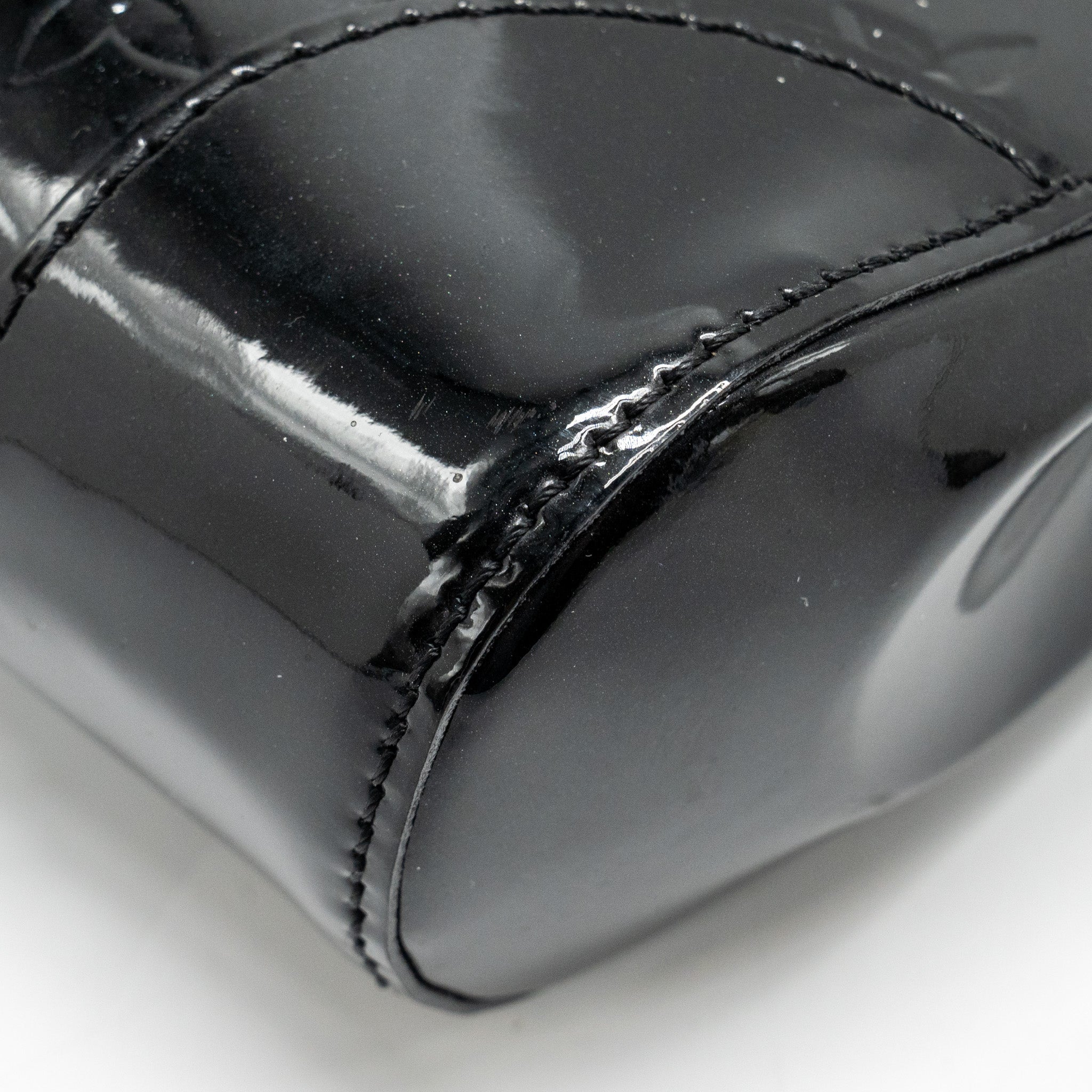 LOUIS VUITTON VERNIS SANTA MONICA CLUTCH PATENT BLACK GHW