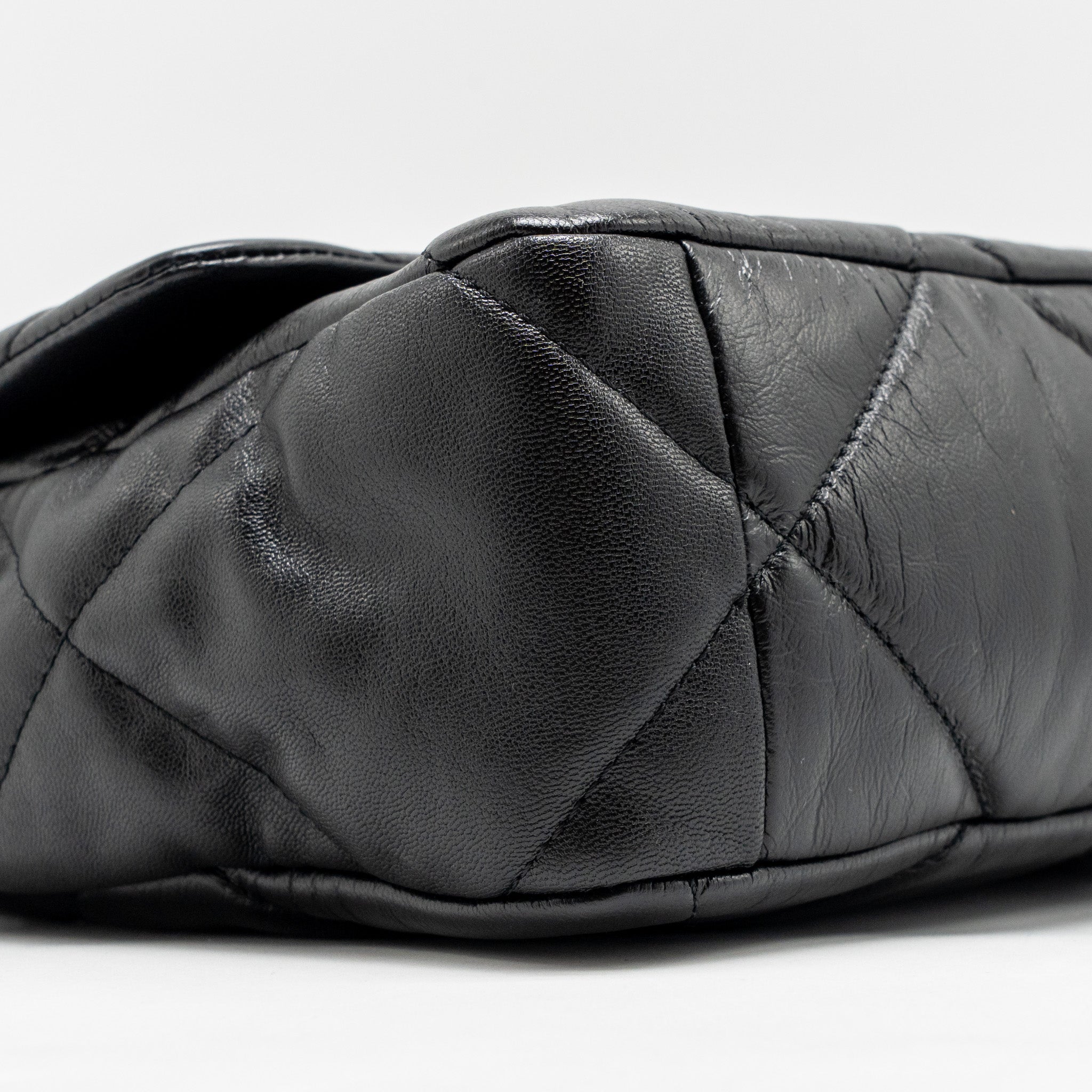 CHANEL LARGE 19 BAG GOATSKIN BLACK GHW