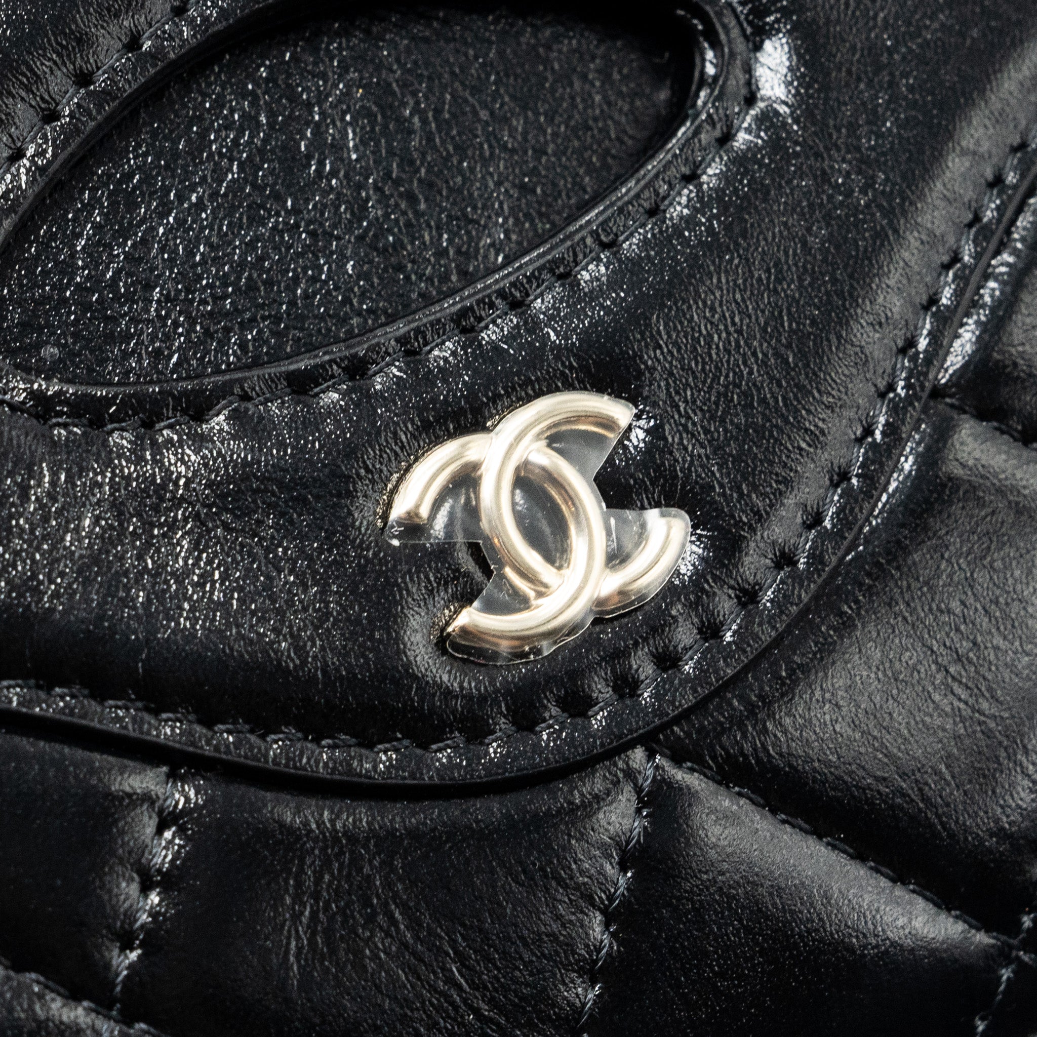 CHANEL 24C 31 CARD HOLDER SHINY CALFSKIN BLACK LGHW (MICROCHIP)