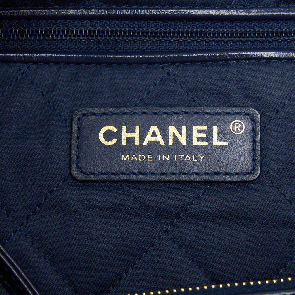 CHANEL SMALL 22 BAG SHINY CALFSKIN NAVY GHW (MICROCHIP)