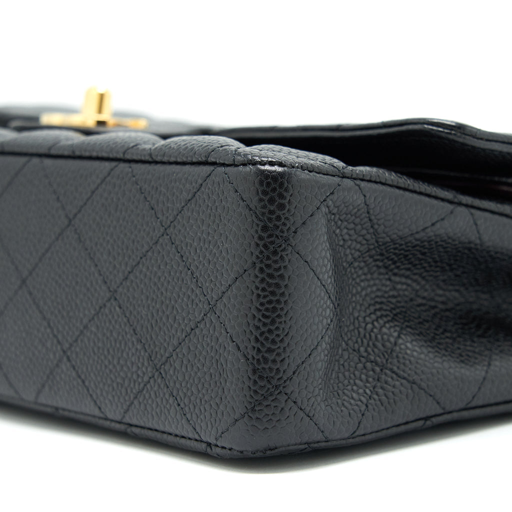 CHANEL CLASSIC DOUBLE FLAP MEDIUM BLACK CAVIAR GHW