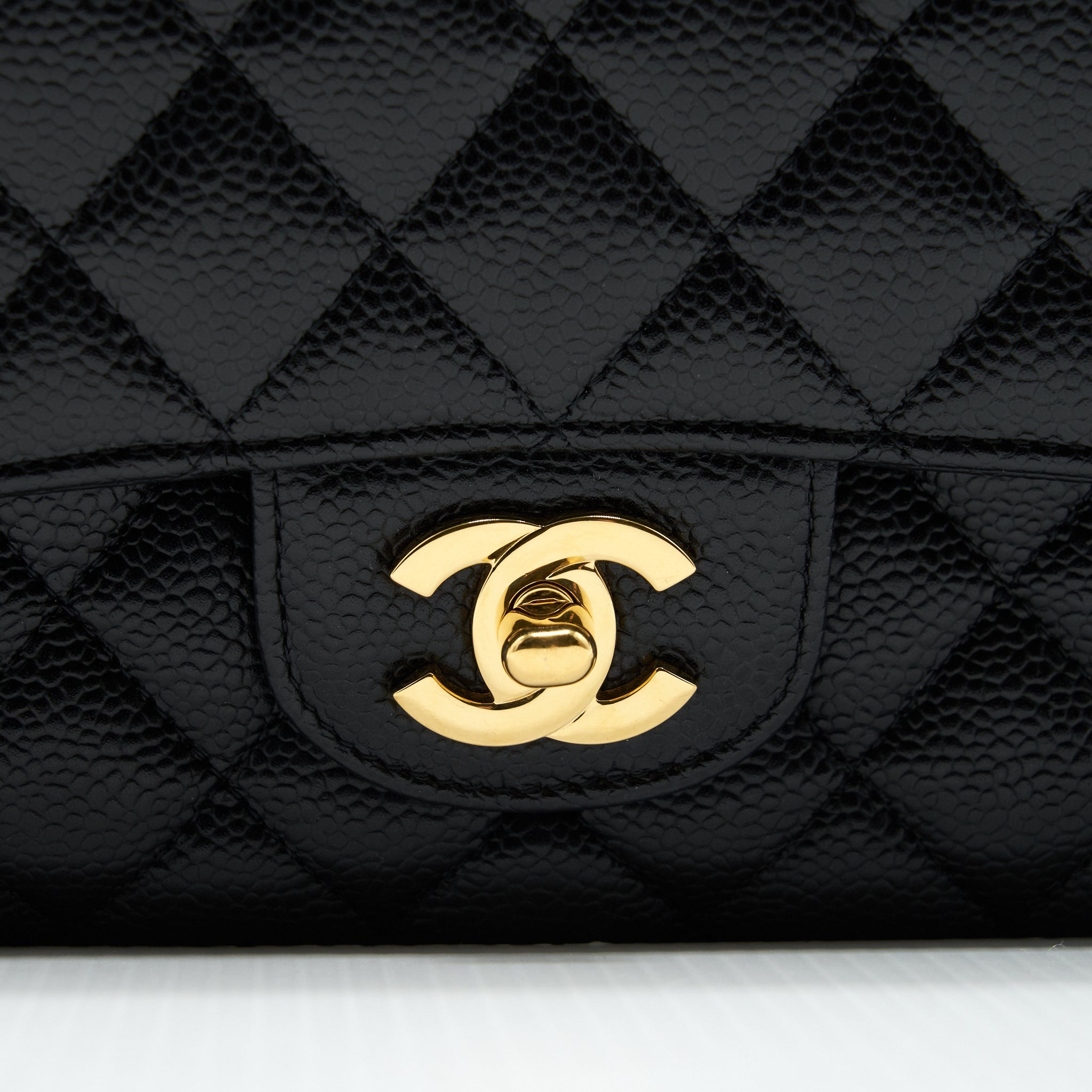 CHANEL CLASSIC DOUBLE FLAP MEDIUM BLACK CAVIAR GHW