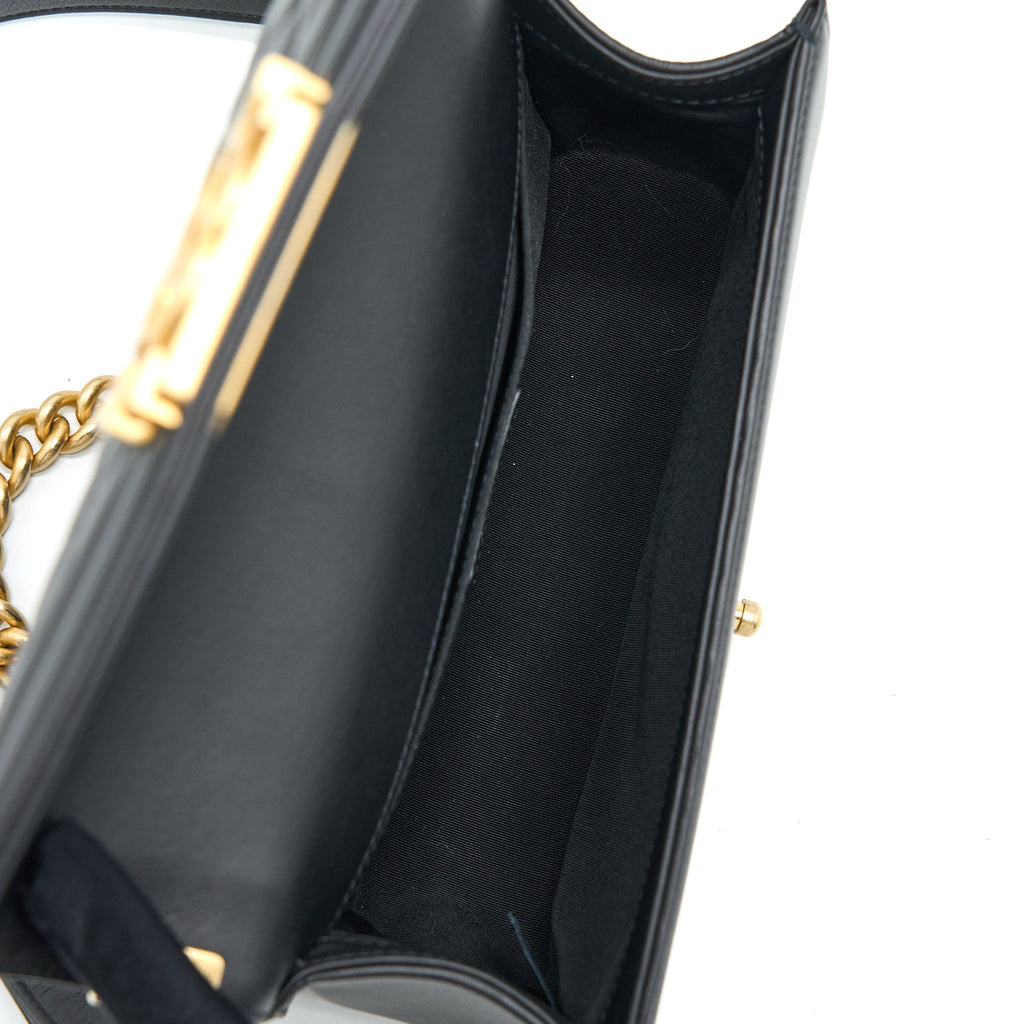 CHANEL MEDIUM BOY BAG CALFSKIN BLACK BRUSHED GHW