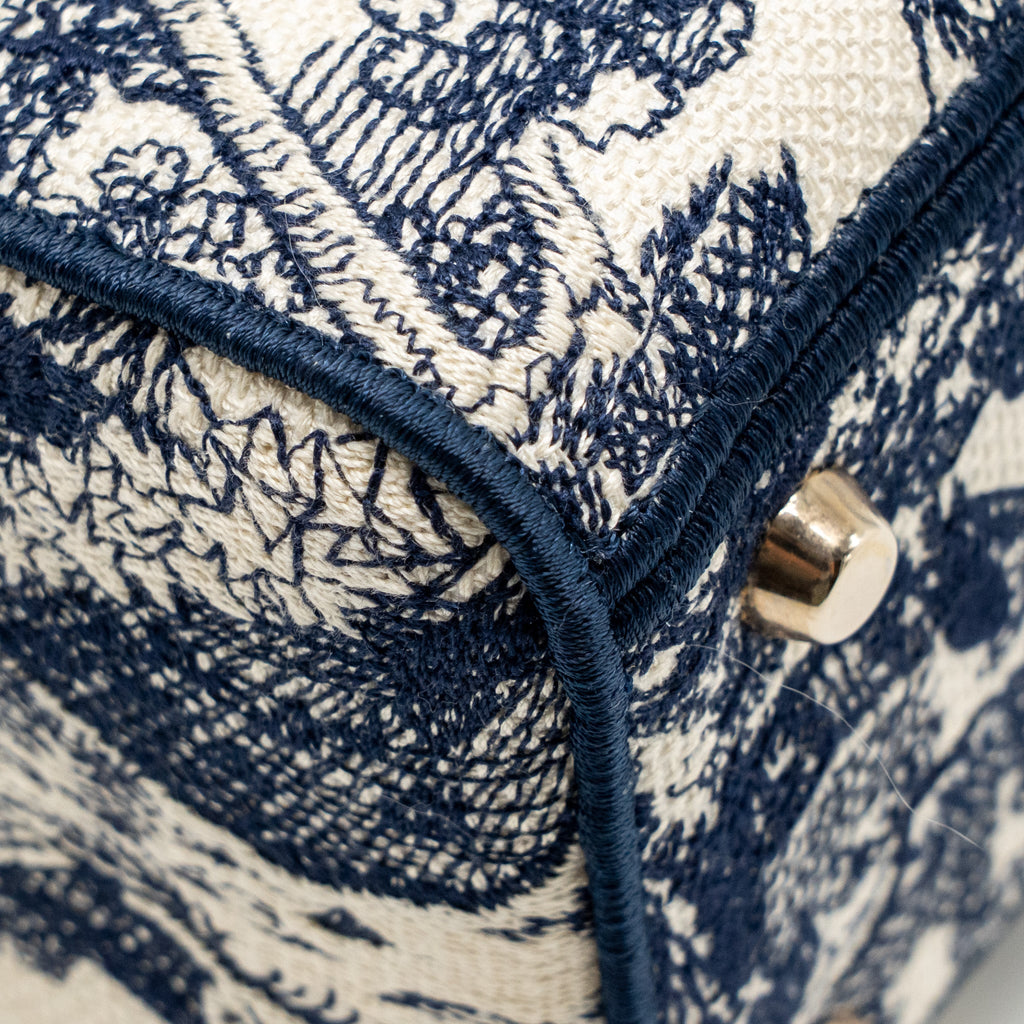 DIOR MEDIUM LADY D-LITE BAG TOILE DE JOUY EMBROIDERY BLUE LGHW