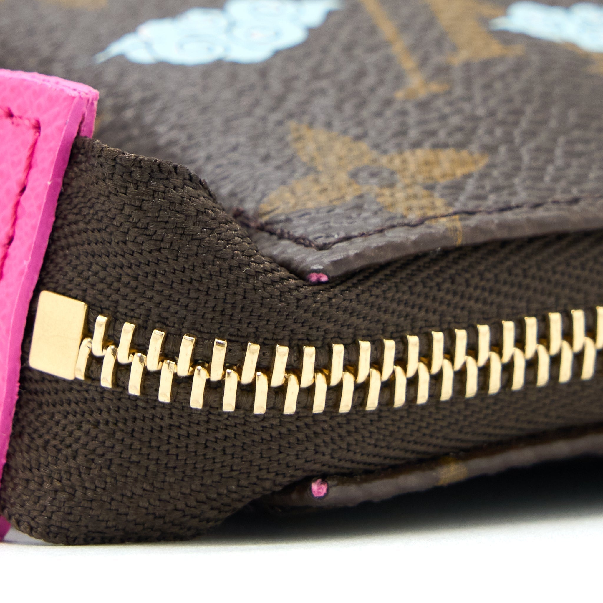 LOUIS VUITTON 2022 CHRISTMAS LIMITED MINI POCHETTE ACCESSORIES MONOGRAM CANVAS SEOUL BOUTIQUE GHW