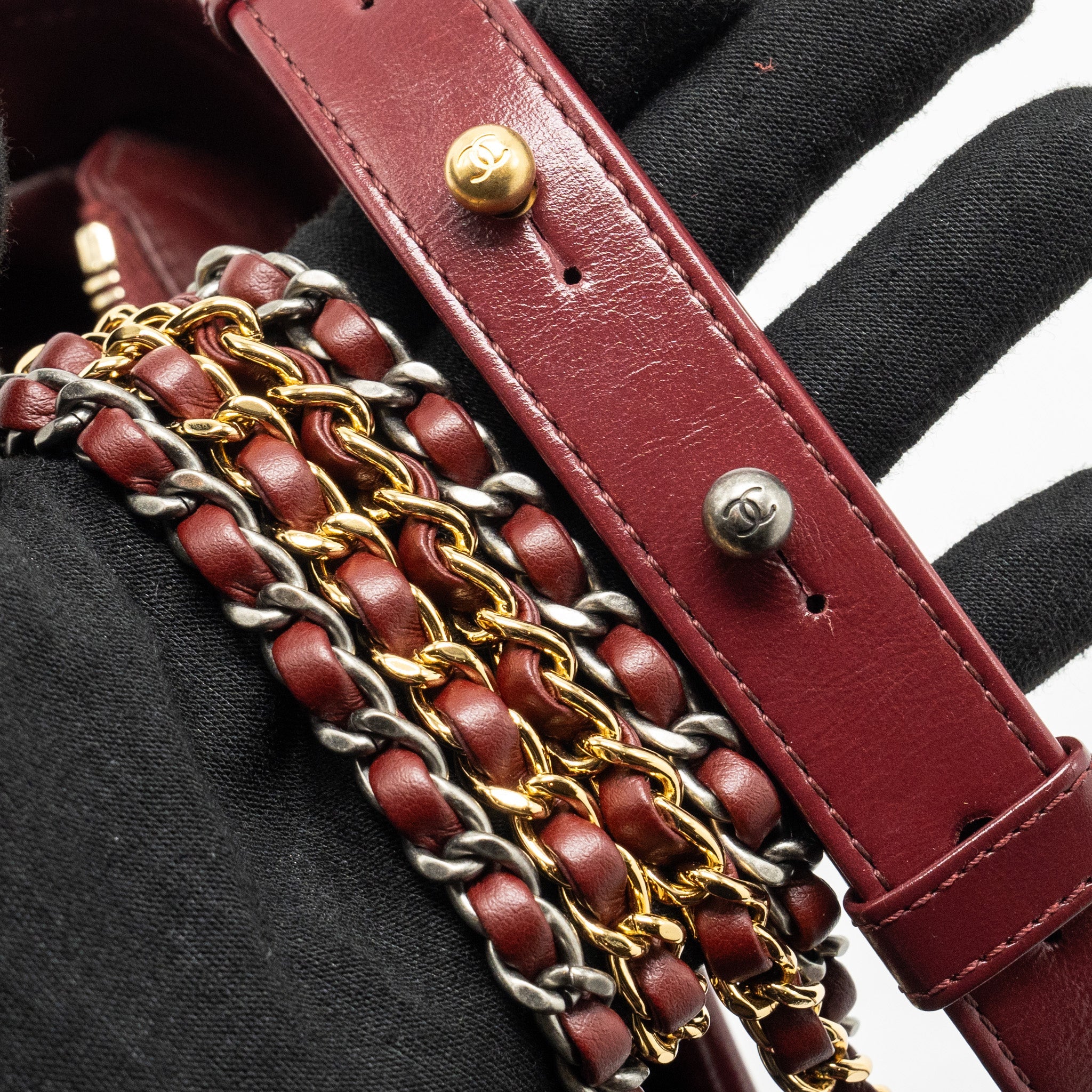 CHANEL SMALL GABRIELLE HOBO BAG CALFSKIN RED MULTICOLOUR HARDWARE