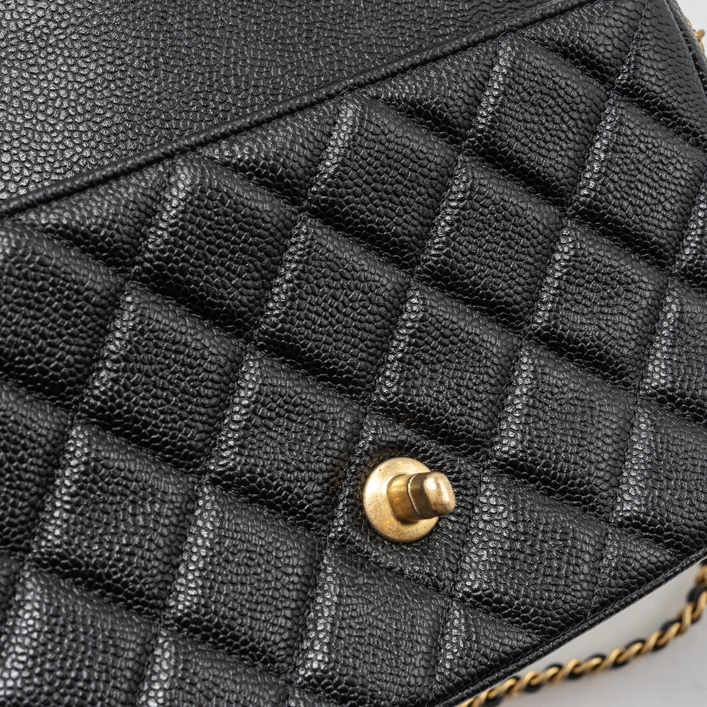 CHANEL 21A CHAIN SOUL FLAP BAG GRAINED CALFSKIN BLACK GHW (MICROCHIP)
