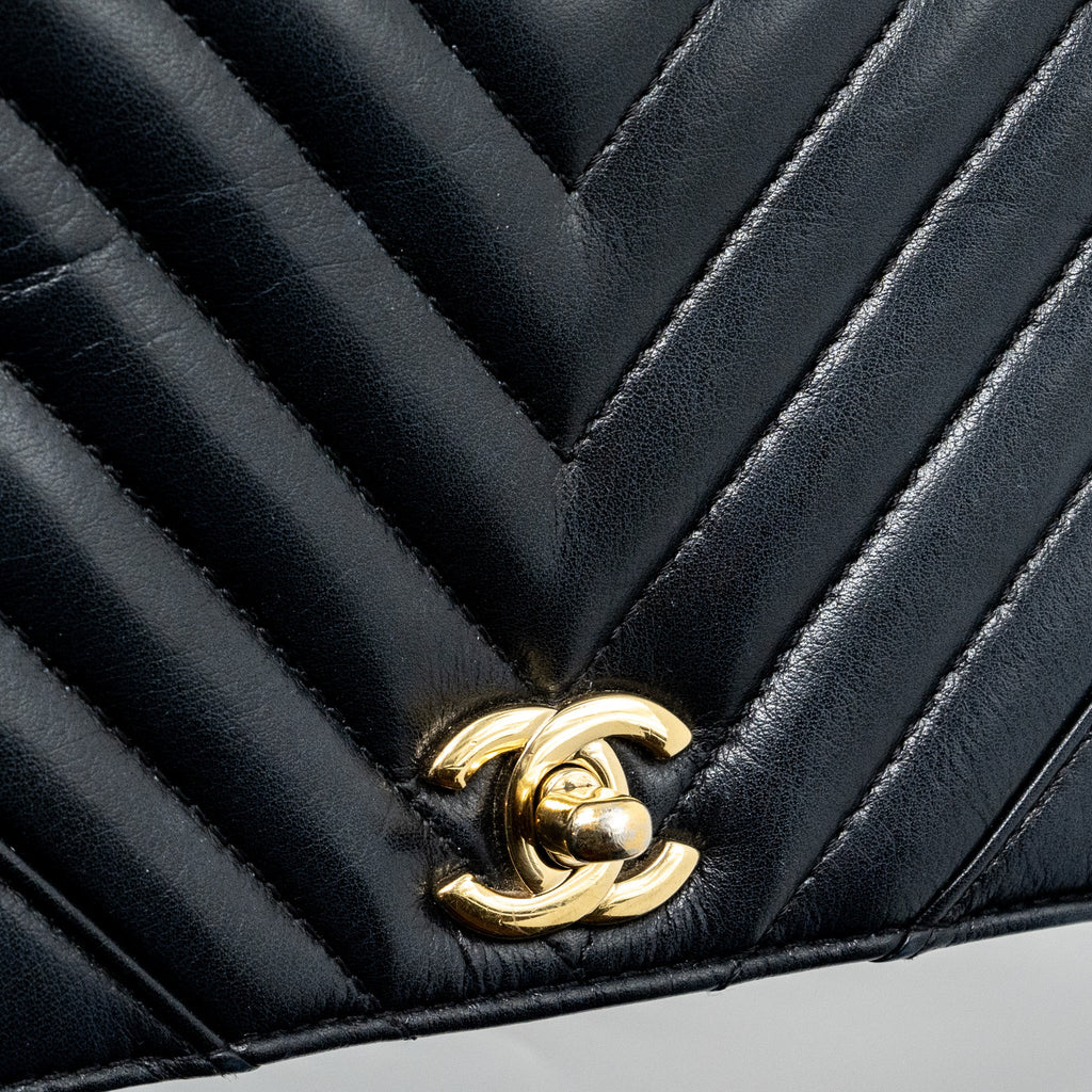 CHANEL CHEVRON FLAP BAG CALFSKIN BLACK GHW