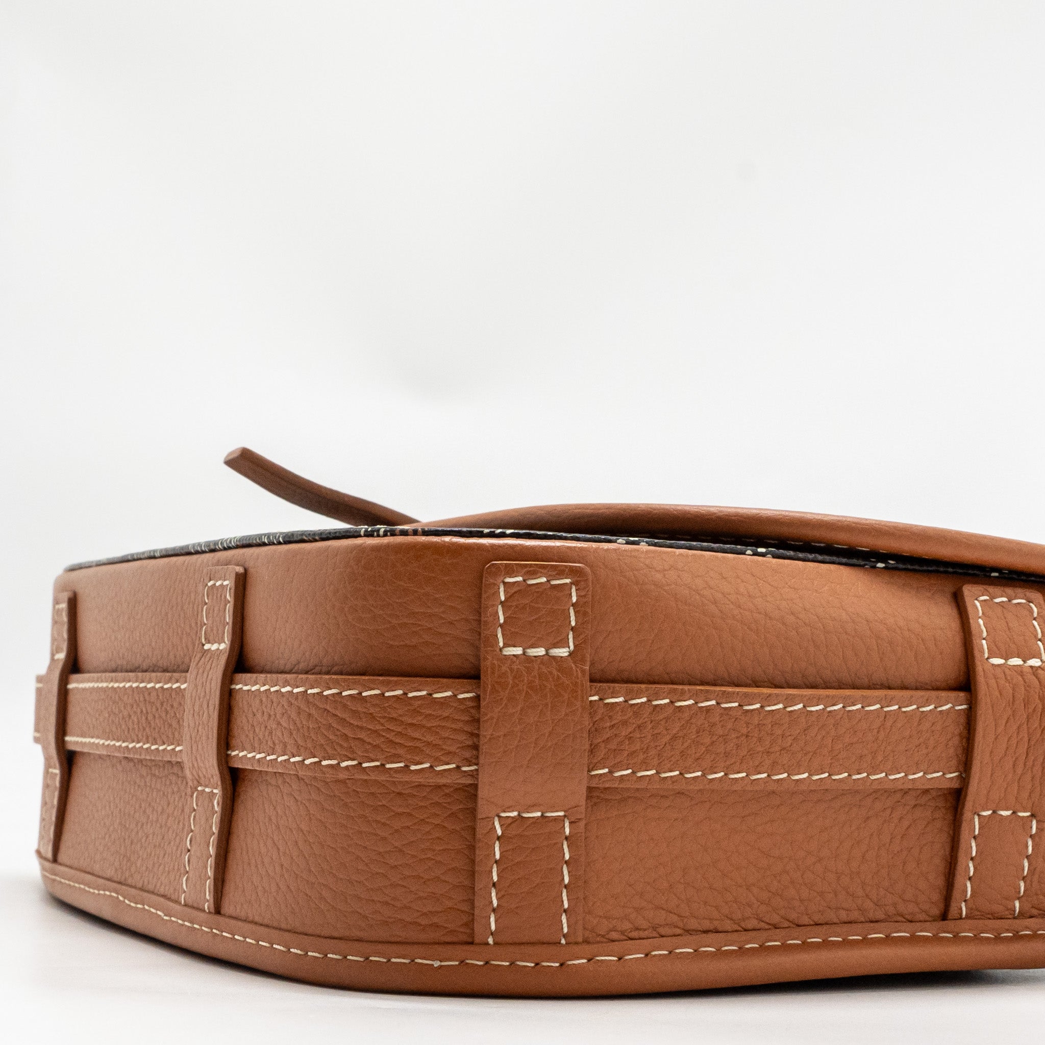 GOYARD BELVEDERE PM MESSENGER BAG GOYARDINE CANVAS/CALFSKIN TAN SHW