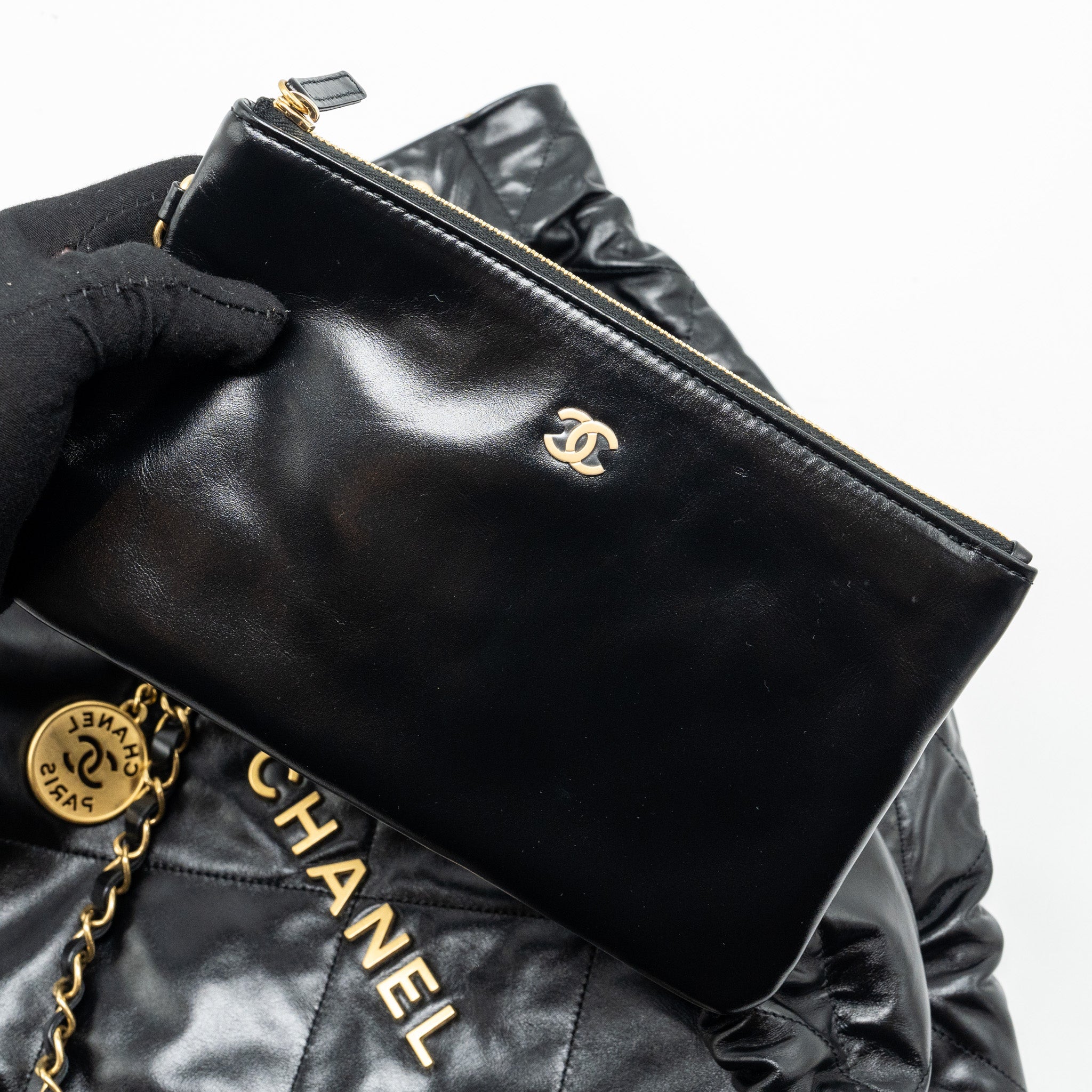 CHANEL MEDIUM 22 BAG SHINY CALFSKIN BLACK GHW