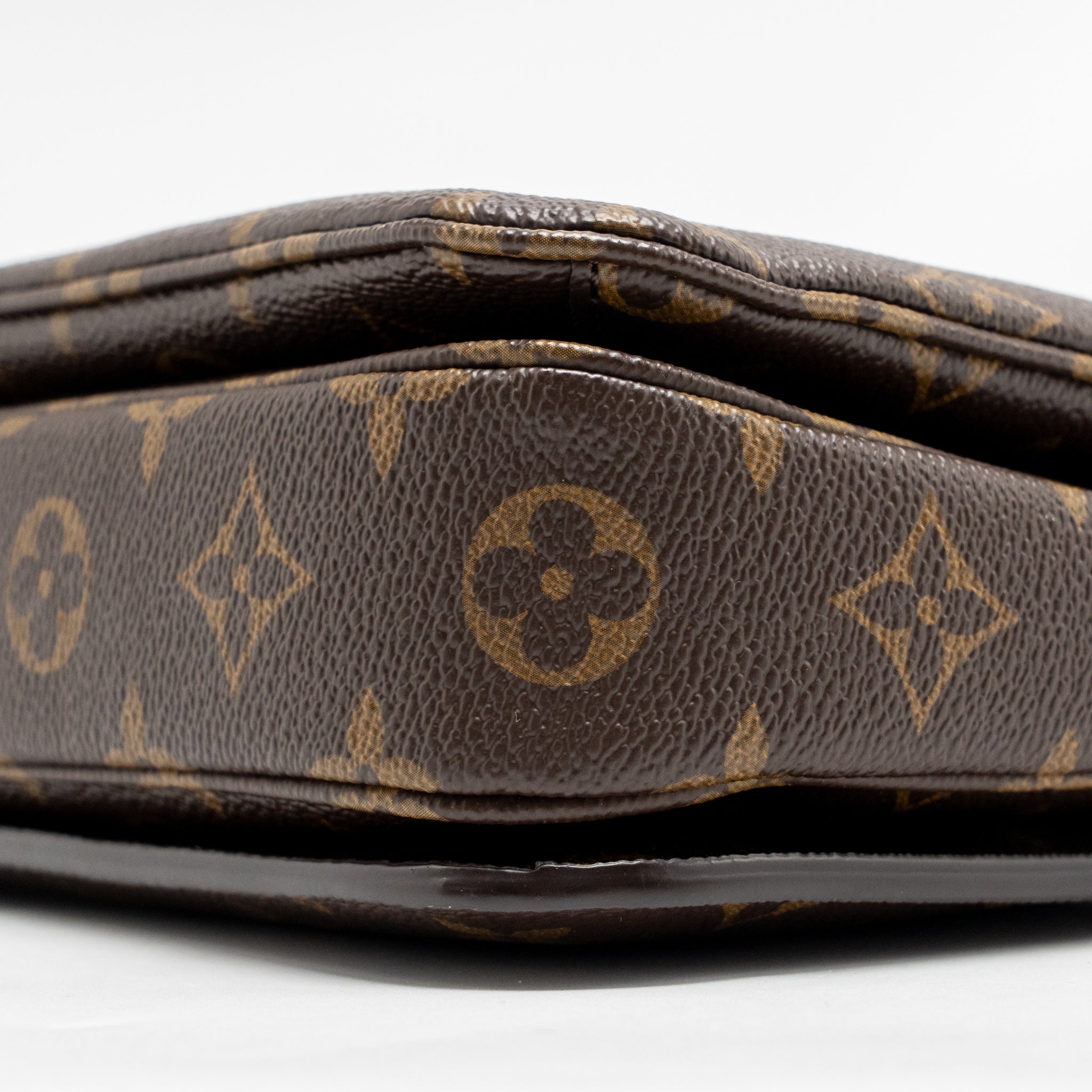 LOUIS VUITTON POCHETTE METIS MONOGRAM CANVAS GHW