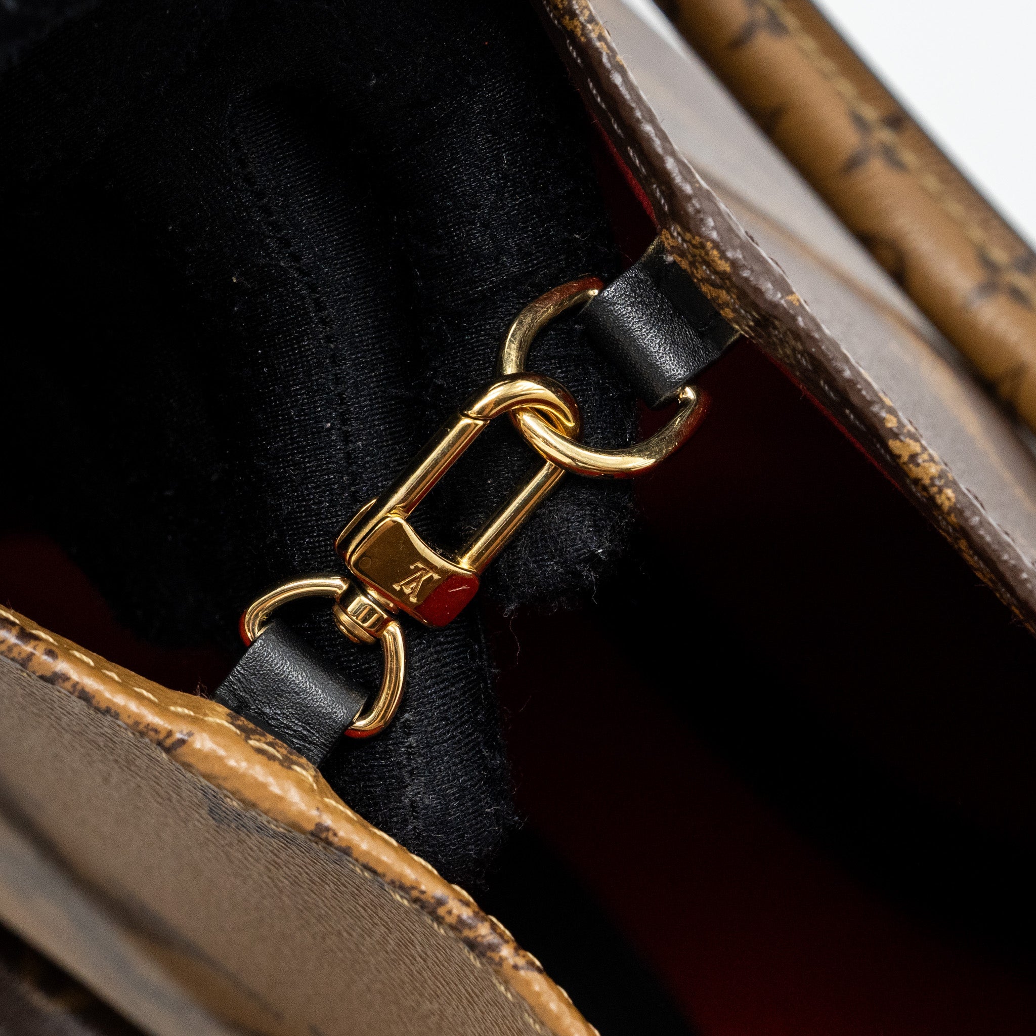 LOUIS VUITTON ONTHEGO MM MONOGRAM CANVAS GHW