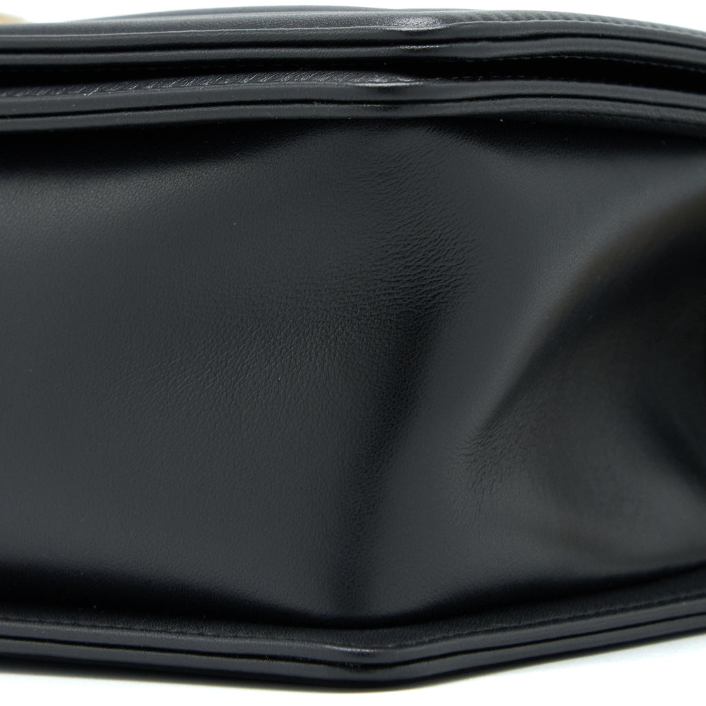 CHANEL MEDIUM BOY BAG CALFSKIN BLACK GHW (MICROCHIP)