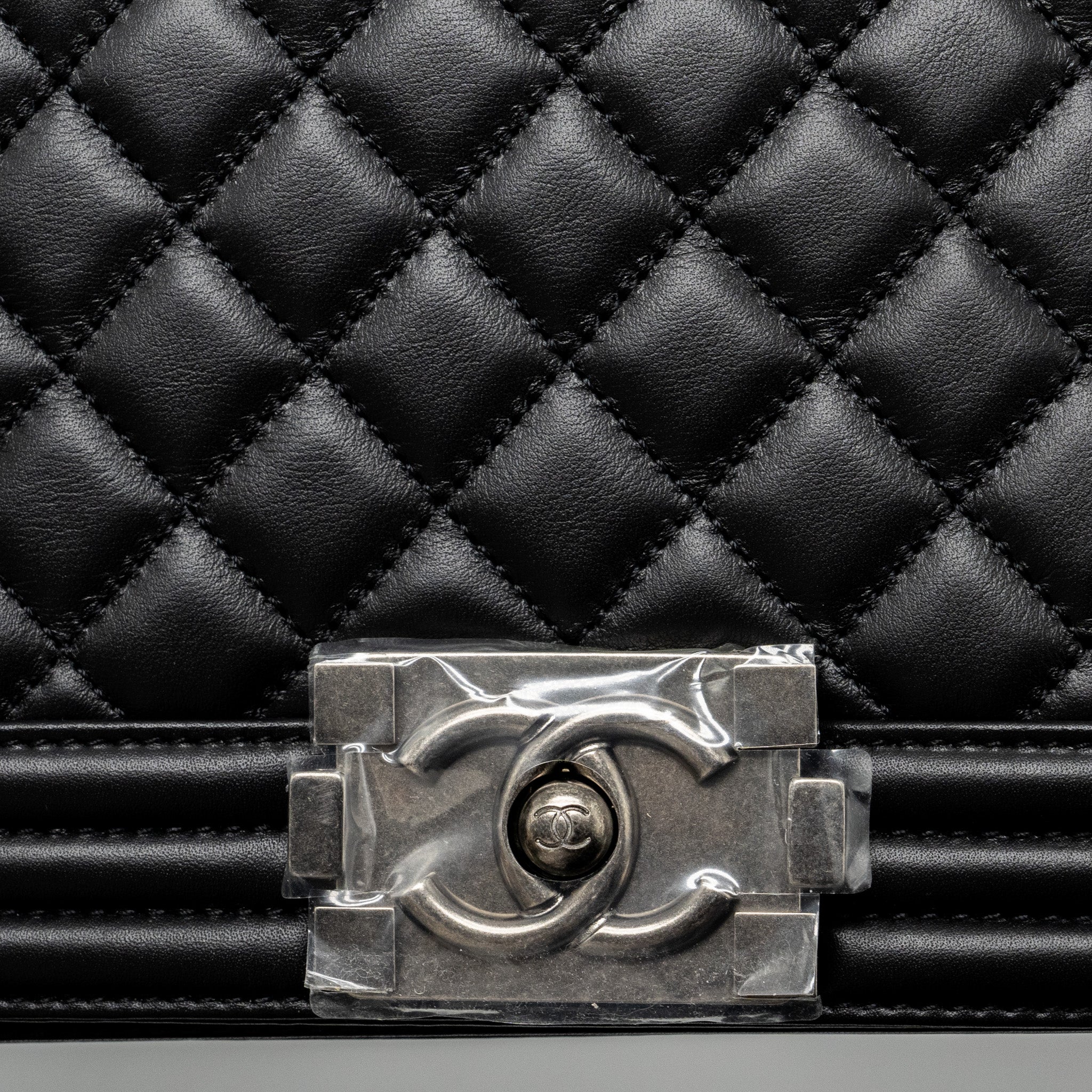 CHANEL MEDIUM BOY BAG CALFSKIN BLACK RUTHENIUM HARDWARE