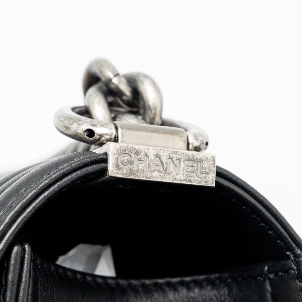 CHANEL MEDIUM BOY BAG CALFSKIN BLACK RUTHENIUM HARDWARE