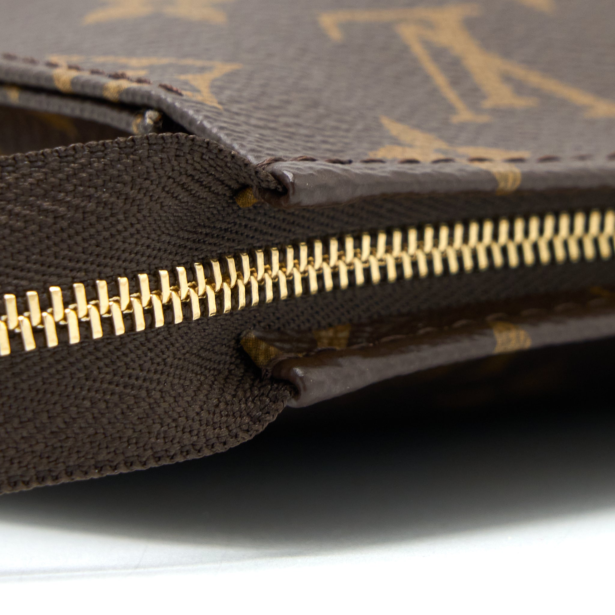 LOUIS VUITTON TOILETRY POCHETTE 26 MONOGRAM CANVAS GHW
