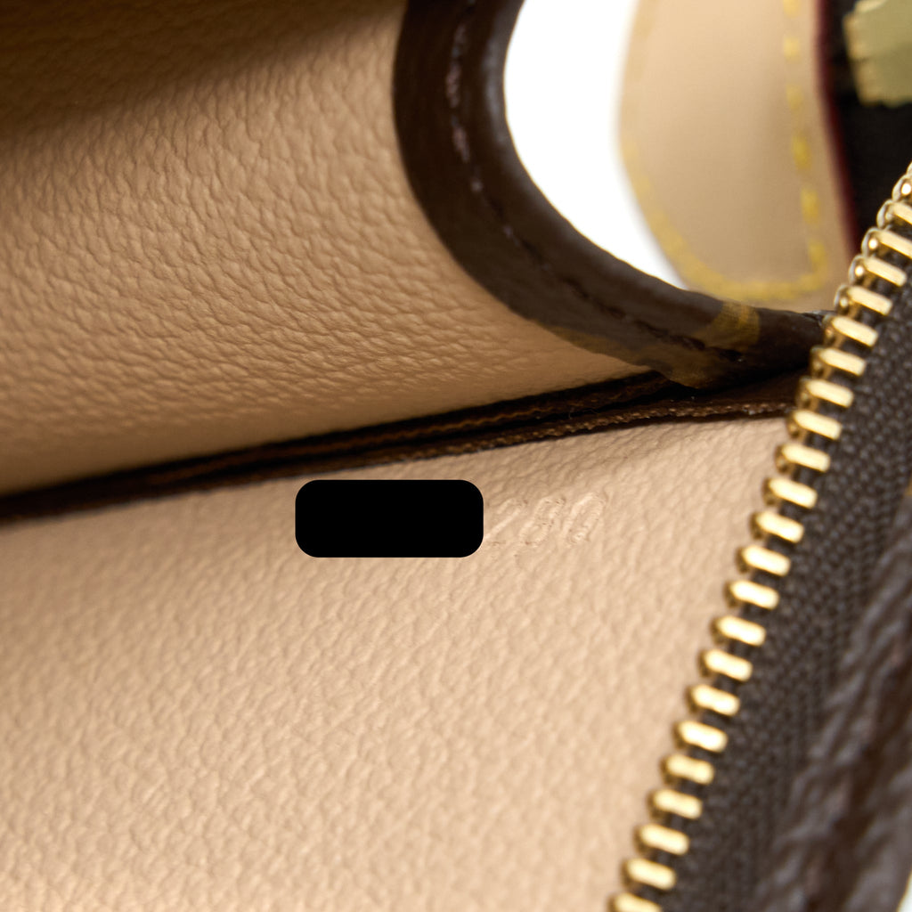 LOUIS VUITTON TOILETRY POCHETTE 26 MONOGRAM CANVAS GHW