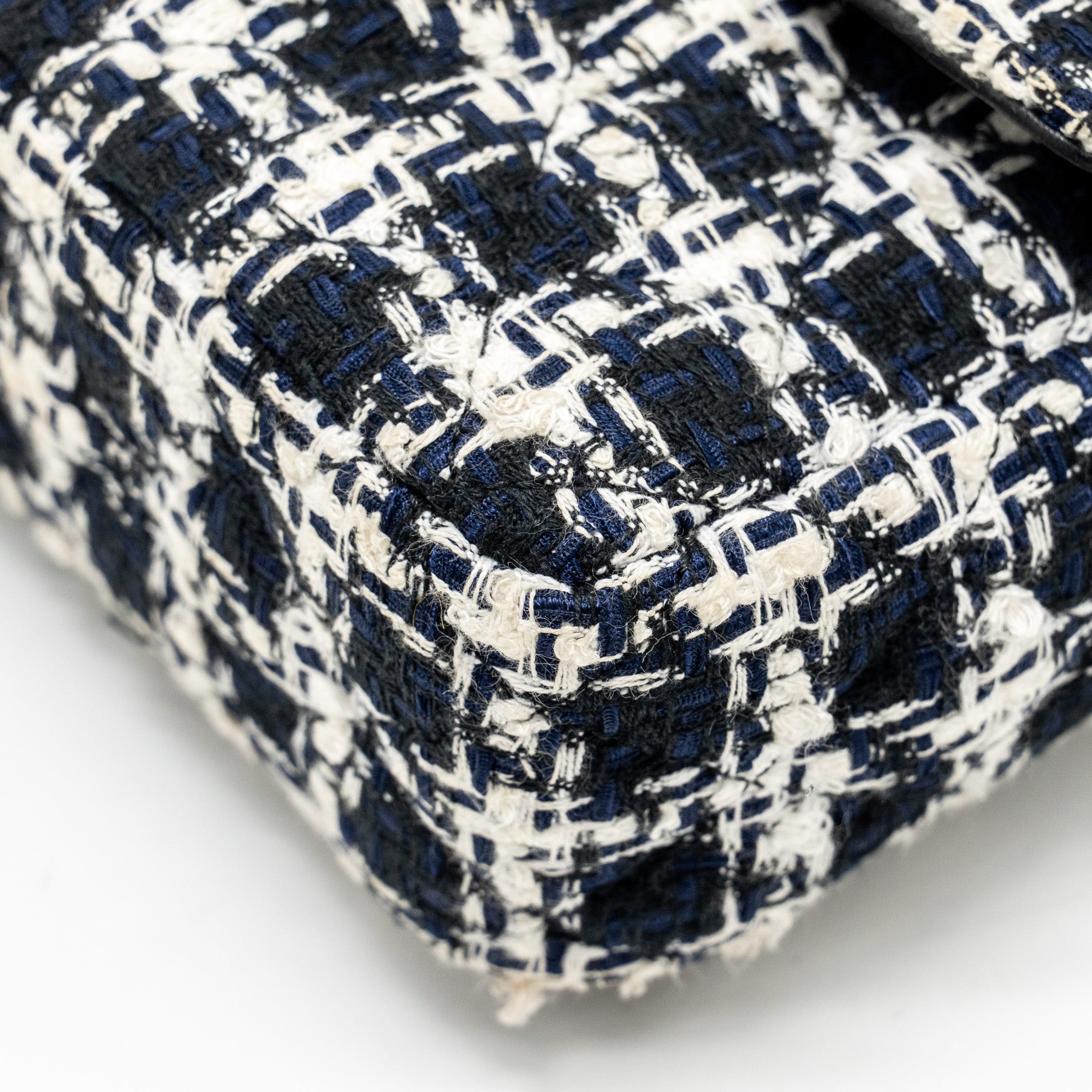 CHANEL MINI FLAP BAG WITH DETAILED CHAIN TWEED BLACK/WHITE LGHW (MICROCHIP)