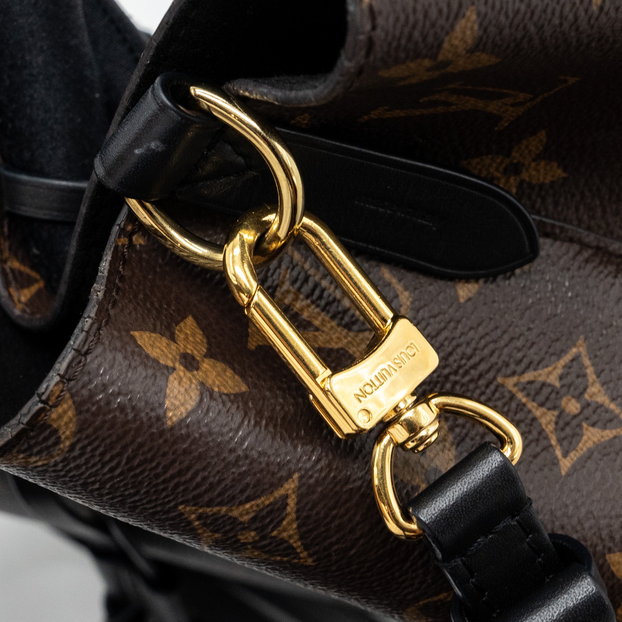 LOUIS VUITTON NEONOE MM  MONOGRAM CANVAS BLACK GHW