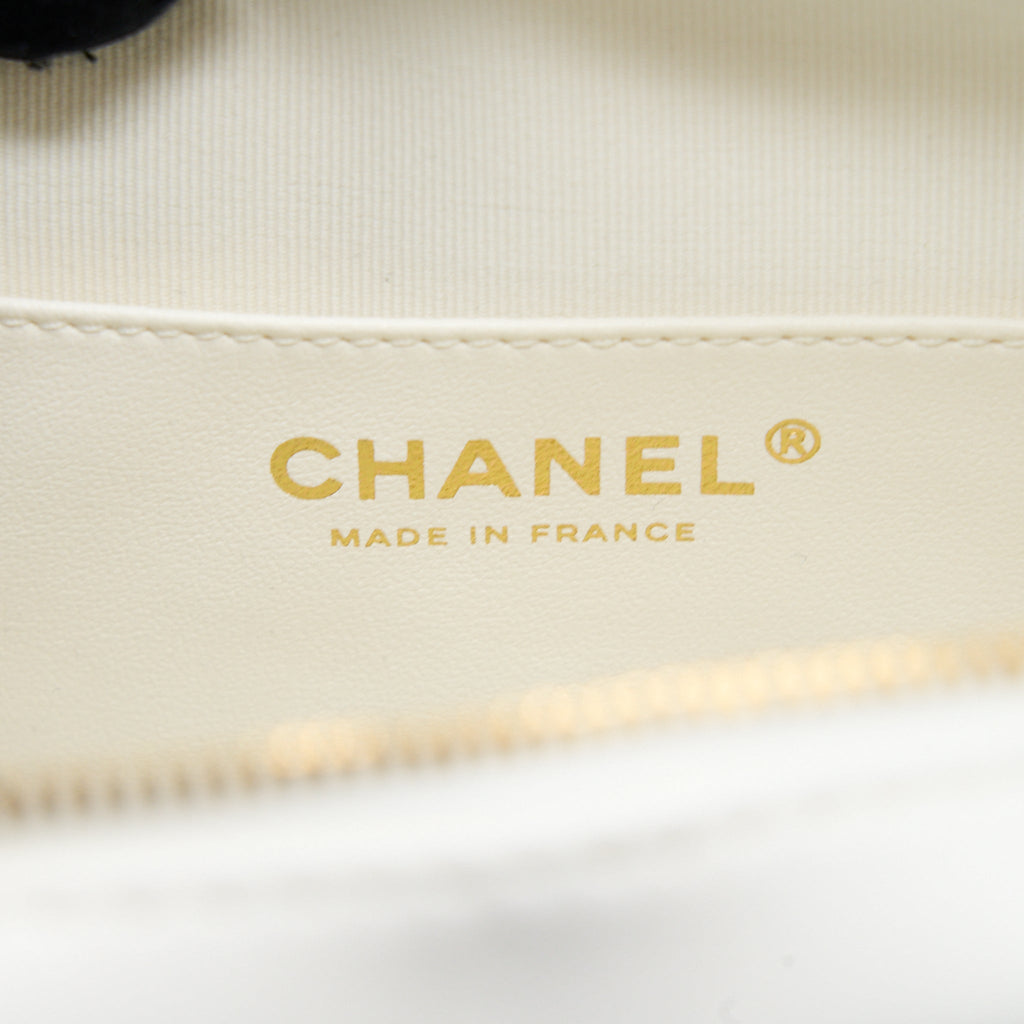 CHANEL 22S HEART BAG LAMBSKIN WHITE LGHW (MICROCHIP)