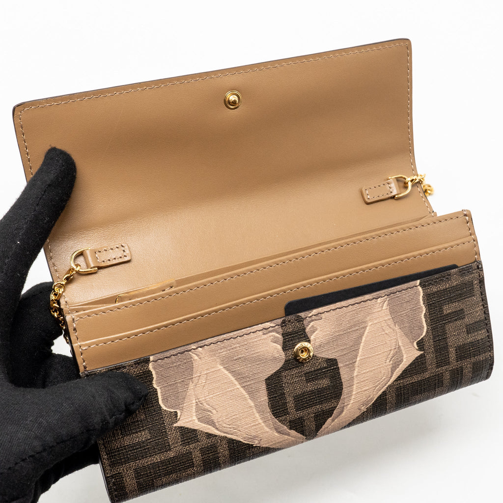 FENDI CONTINENTAL WALLET ON CHAIN FF FABRIC/CALFSKIN TOBACCO BROWN/BEIGE GHW