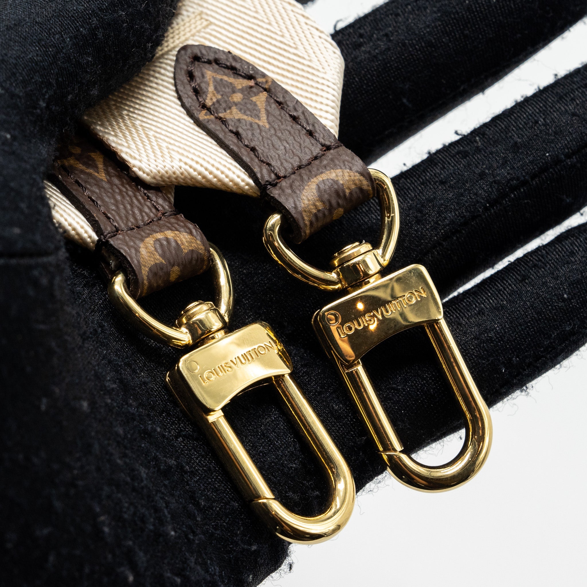 LOUIS VUITTON ONTHEGO PM MONOGRAM CANVAS GHW (NEW VERSION)