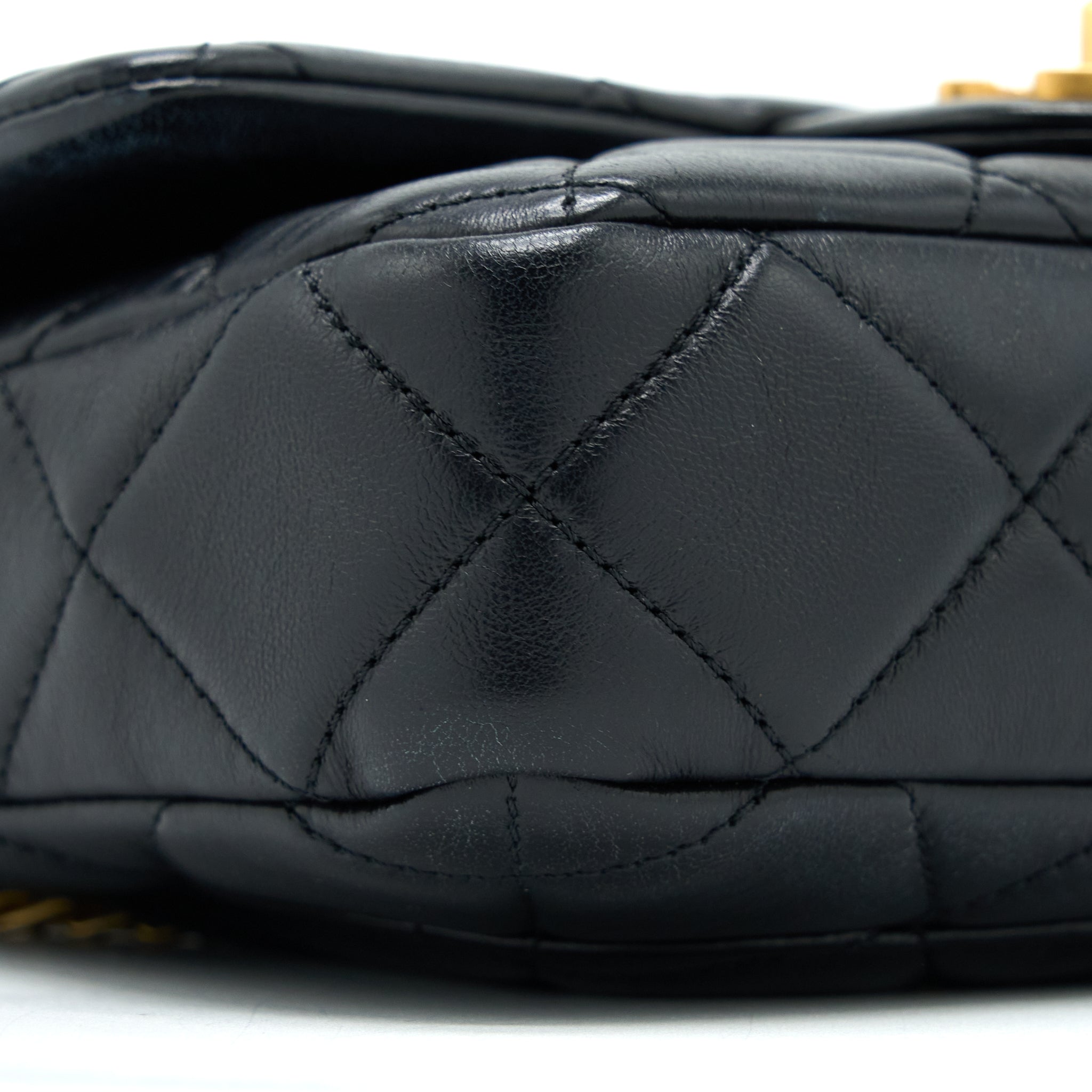 CHANEL 22P ENEMAL FLAP BAG LAMBSKIN BLACK GHW (MICROCHIP)