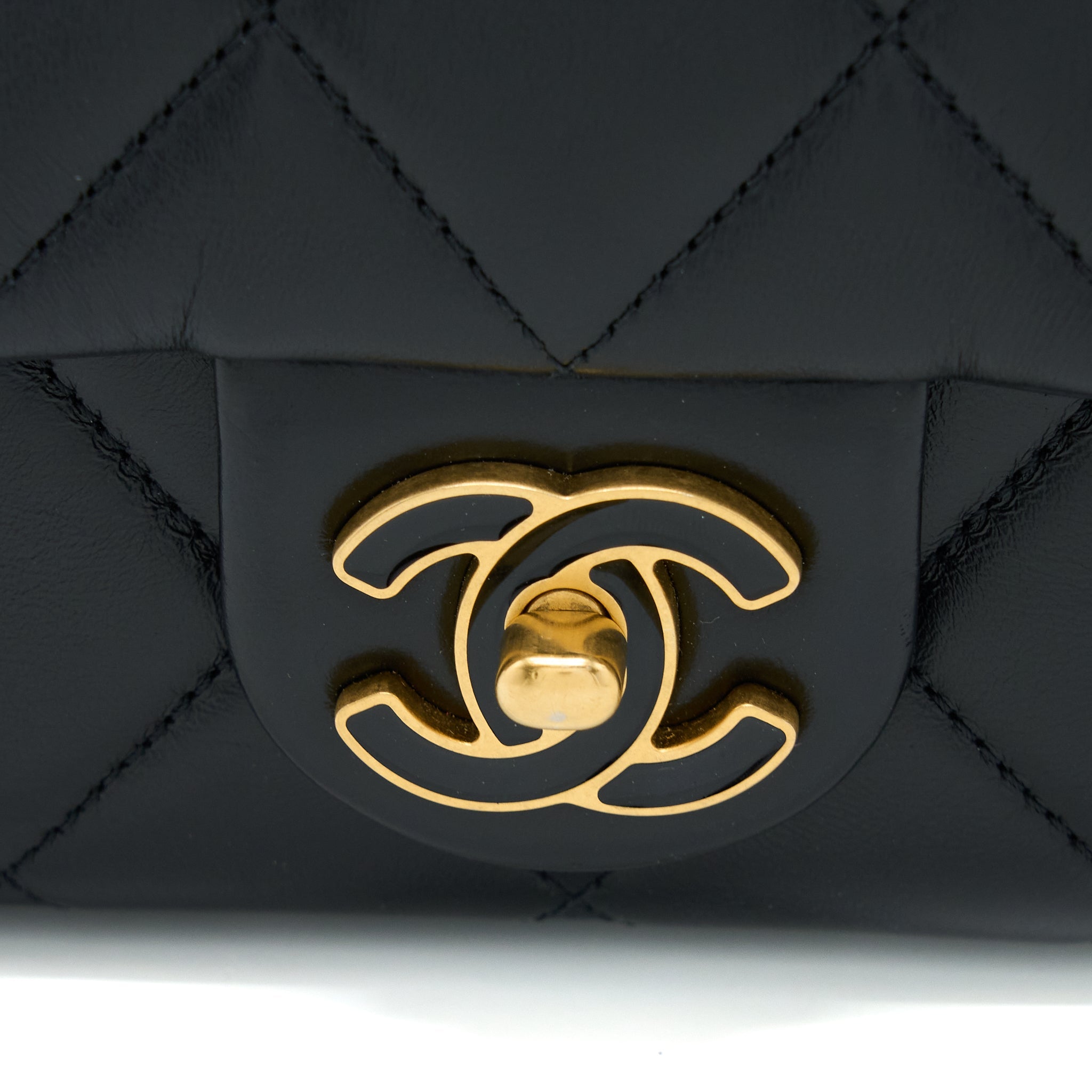 CHANEL 22P ENEMAL FLAP BAG LAMBSKIN BLACK GHW (MICROCHIP)