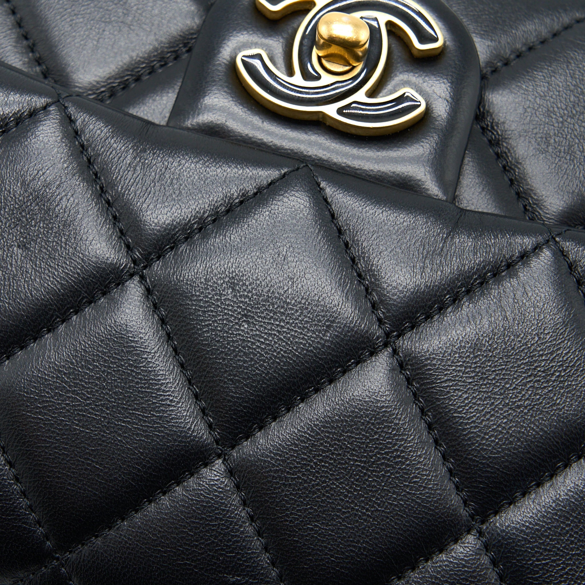 CHANEL 22P ENEMAL FLAP BAG LAMBSKIN BLACK GHW (MICROCHIP)