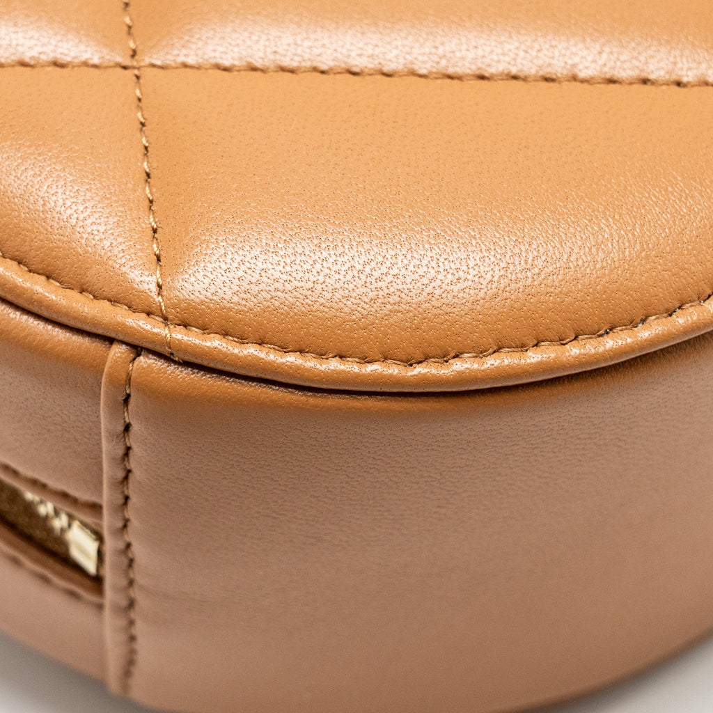 CHANEL 19 ROUND CLUTCH WITH CHAIN LAMBSKIN CARAMEL MULTICOLOUR HARDWARE (MICROCHIP)