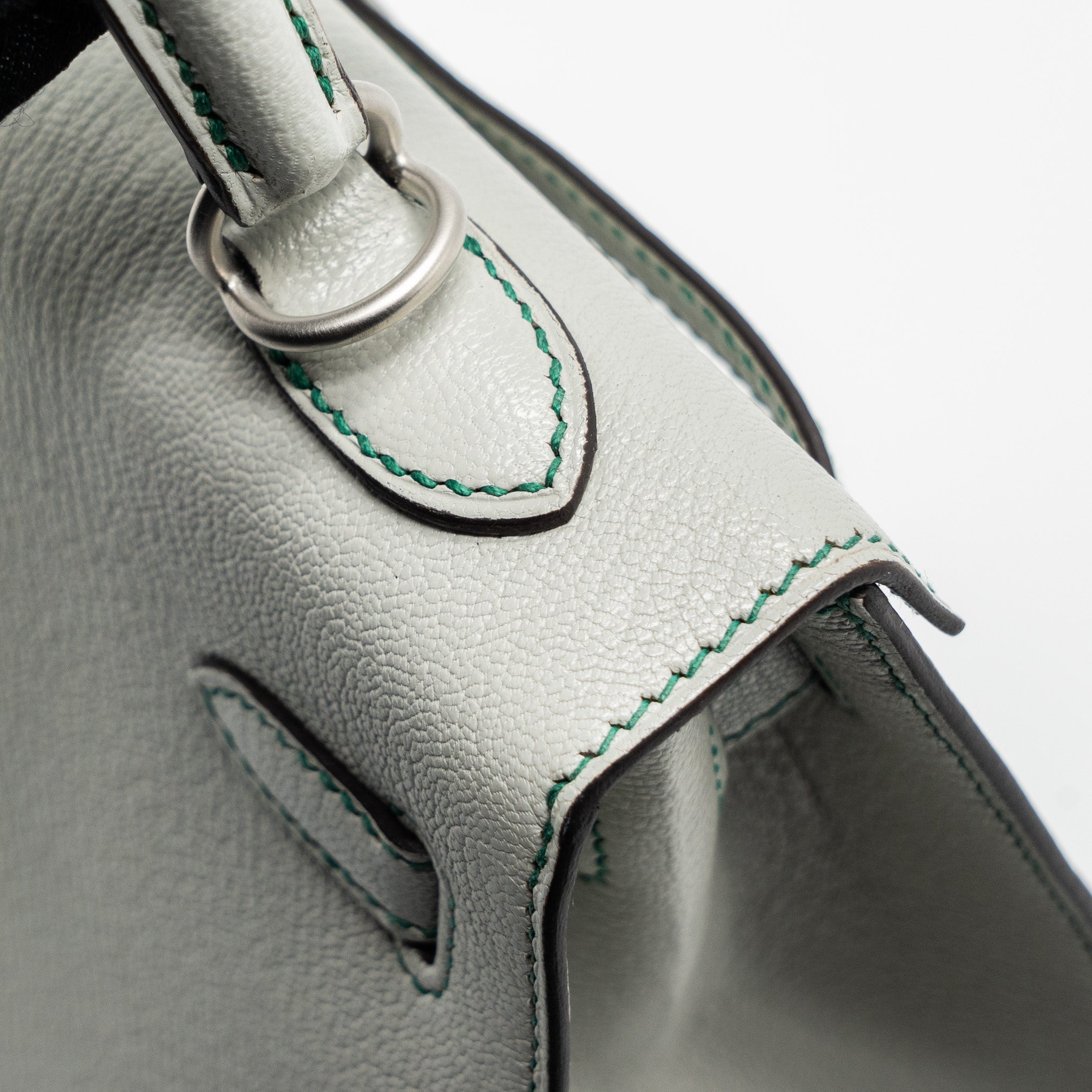 HERMES KELLY 25 CHEVRE MYSORE LEATHER GRIS PERLE / MALACHITE / VERT EMERAUDE BRUSHED SHW