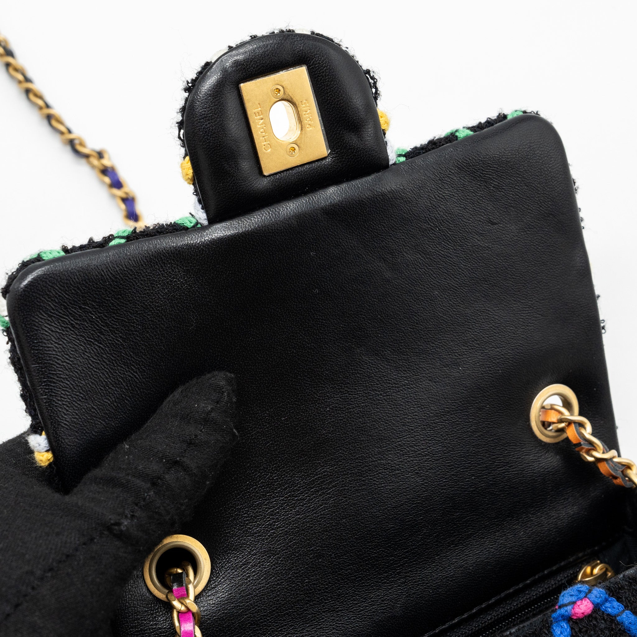 CHANEL 22S PEARL CRUSH MINI SQUARE FLAP BAG FABRIC / TWEED BLACK / MULTICOLOR GHW (MICROCHIP)