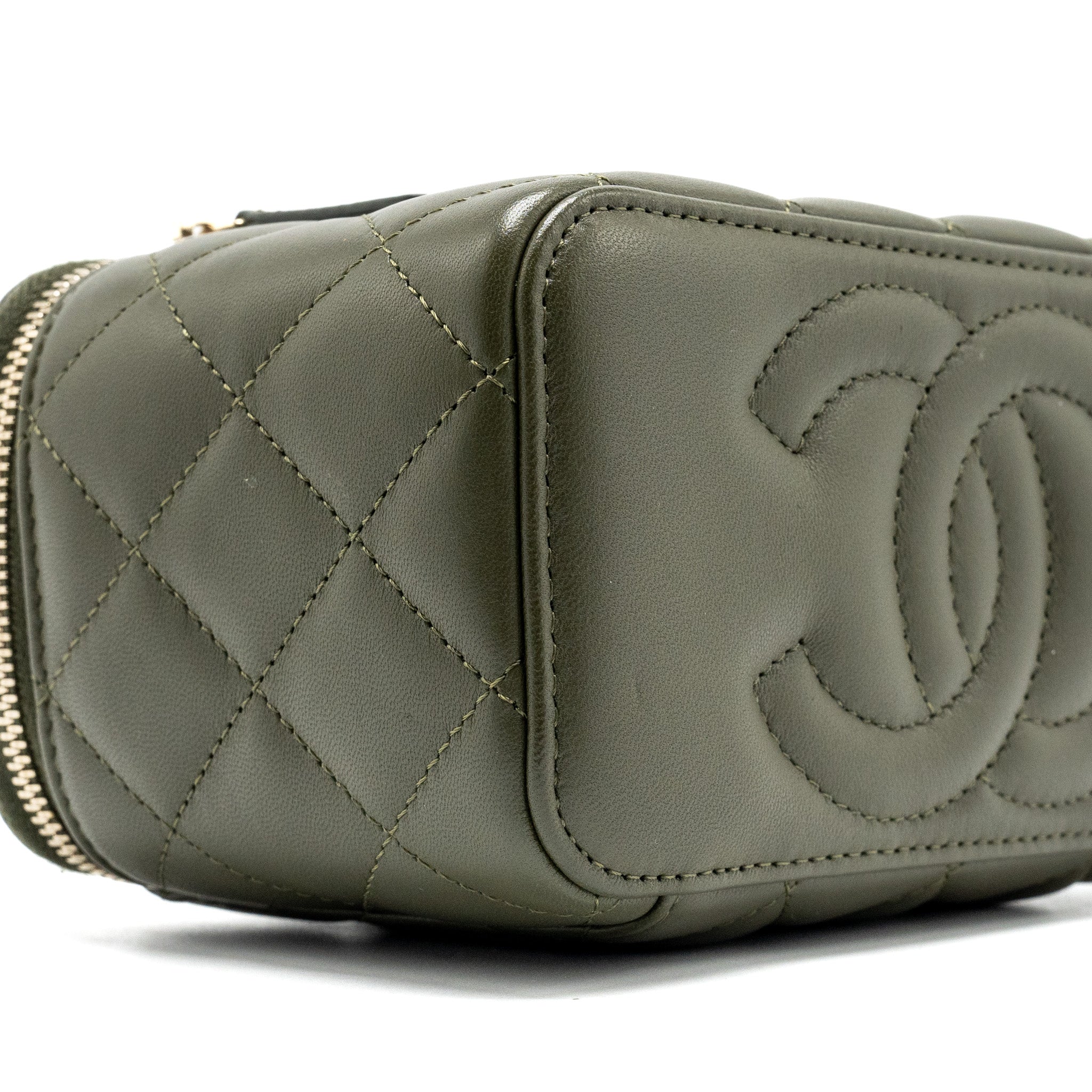 CHANEL DETAIL TOP HANDLE LONG VANITY WITH CHAIN LAMBSKIN DARK GREEN GHW (MICROCHIP)