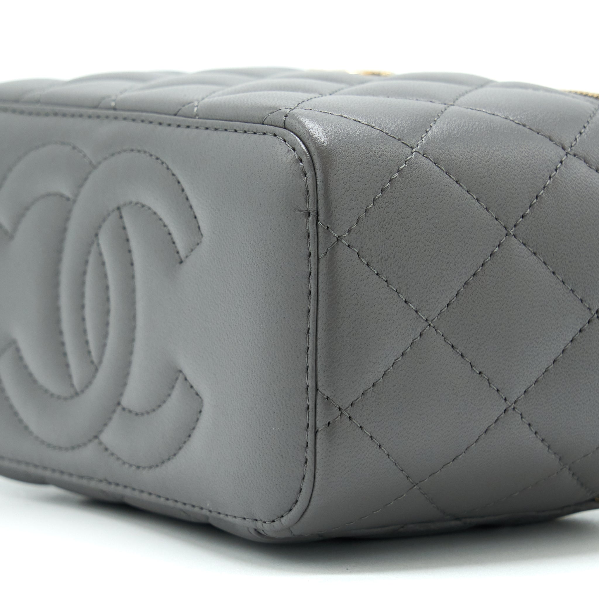 CHANEL 22A TOP HANDLE LONG VANITY WITH CHAIN LAMBSKIN GREY LGHW