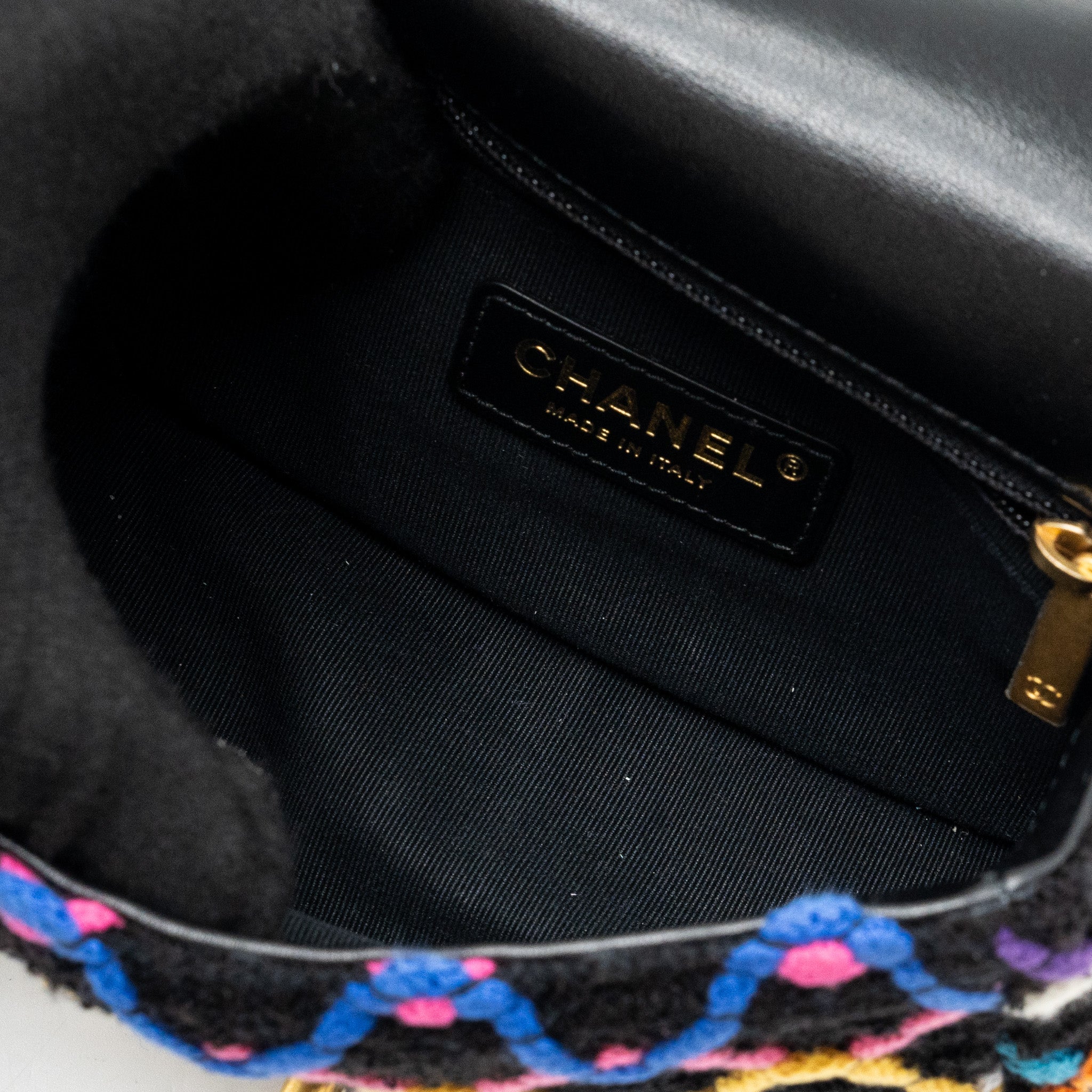 CHANEL 22S PEARL CRUSH MINI SQUARE FLAP BAG FABRIC / TWEED BLACK / MULTICOLOR GHW (MICROCHIP)