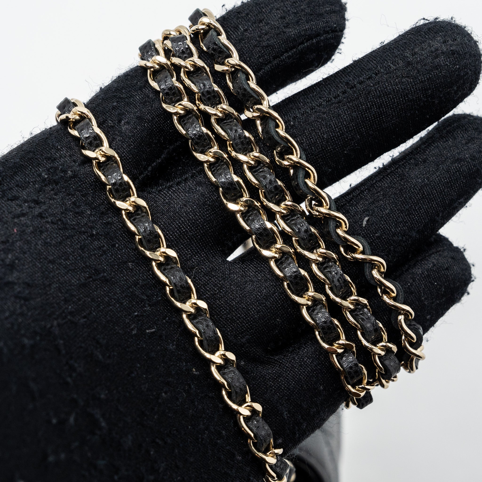CHANEL CARD HOLDER WITH CHAIN CAVIAR BLACK LGHW