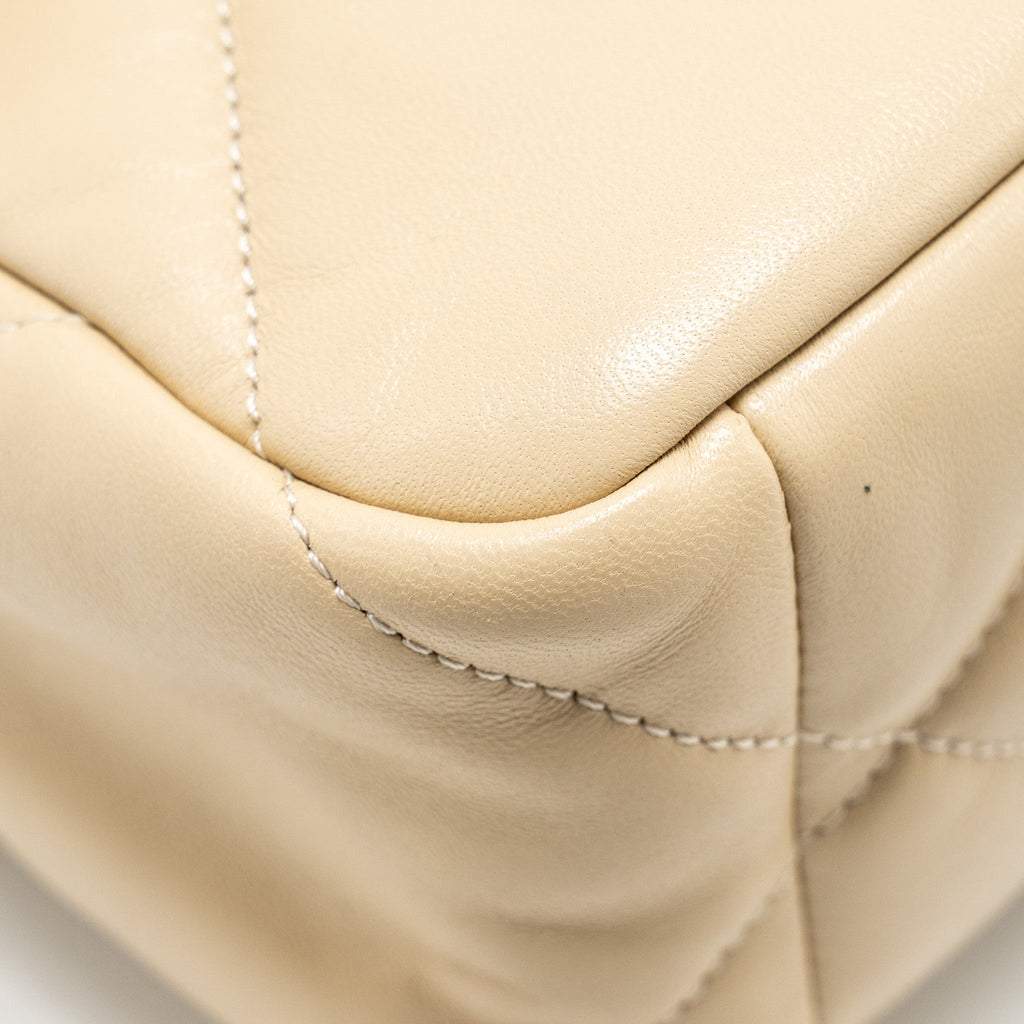 CHANEL LARGE 19 BAG LAMBSKIN LIGHT BEIGE MULTICOLOUR HARDWARE (MICROCHIP)