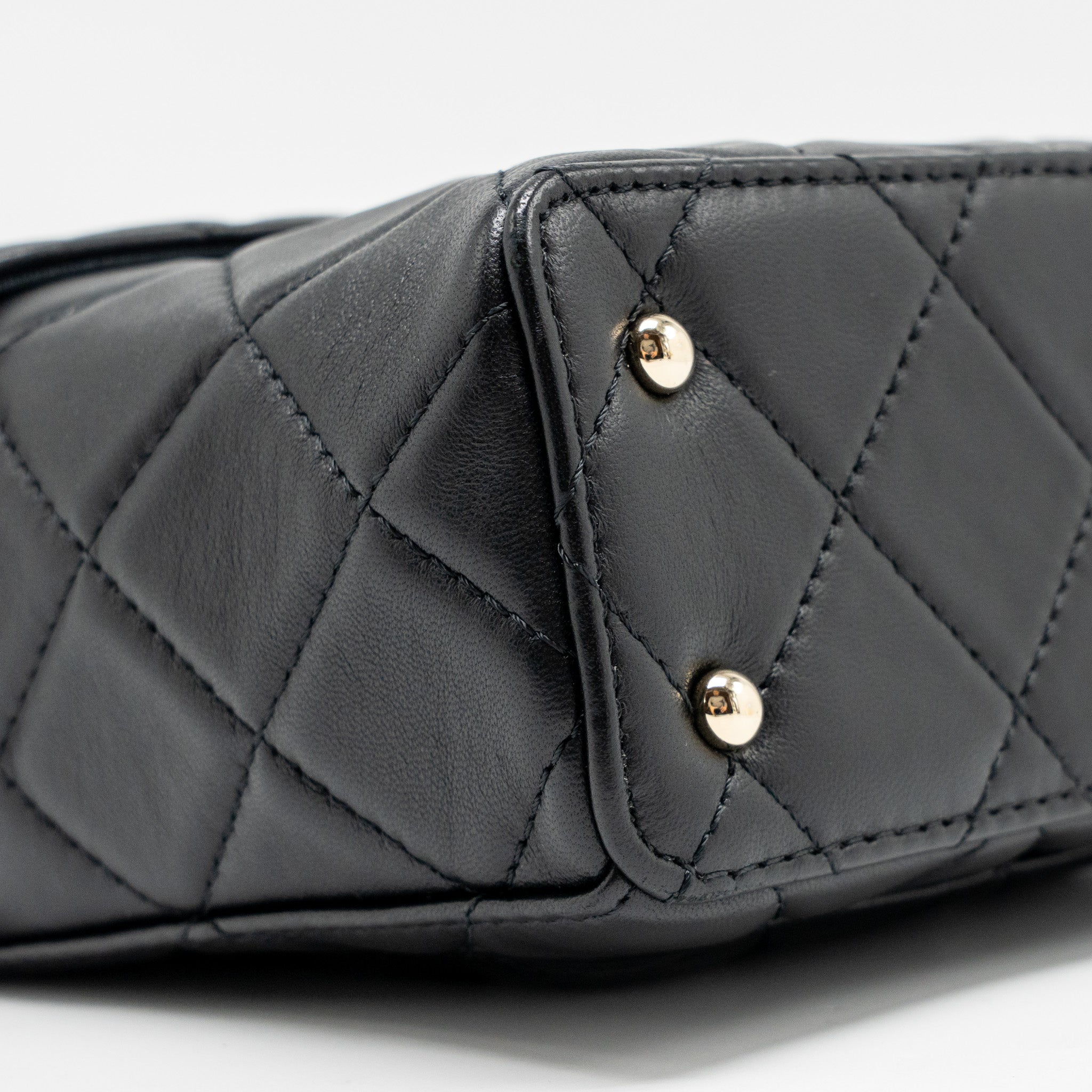 CHANEL FLAP VANITY WITH CHAIN LAMBSKIN BLACK LGWH (MICROCHIP)