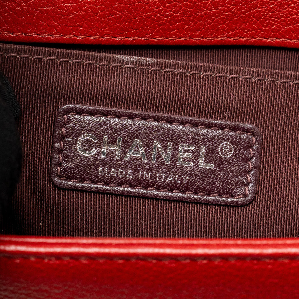 CHANEL MEDIUM BOY BAG CALFSKIN/PATENT RED RUTHENIUM SILVER HARDWARE